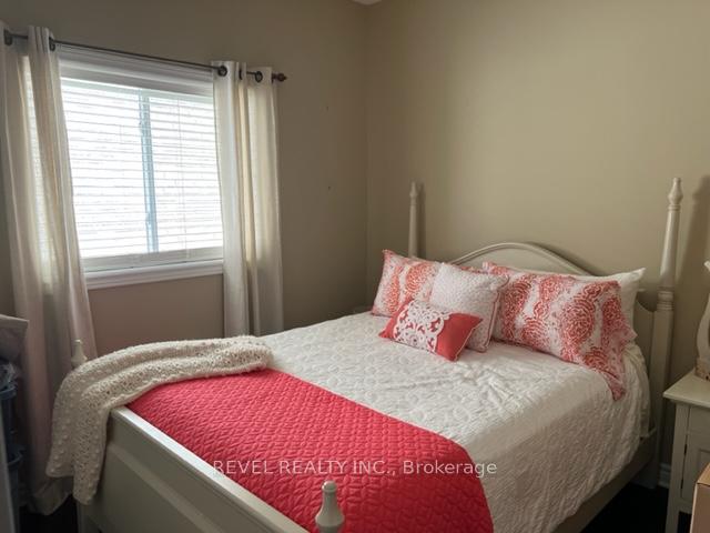 Photo 12 of 82 Versailles Crescent, Barrie, Rural Barrie Southeast — HOMEH