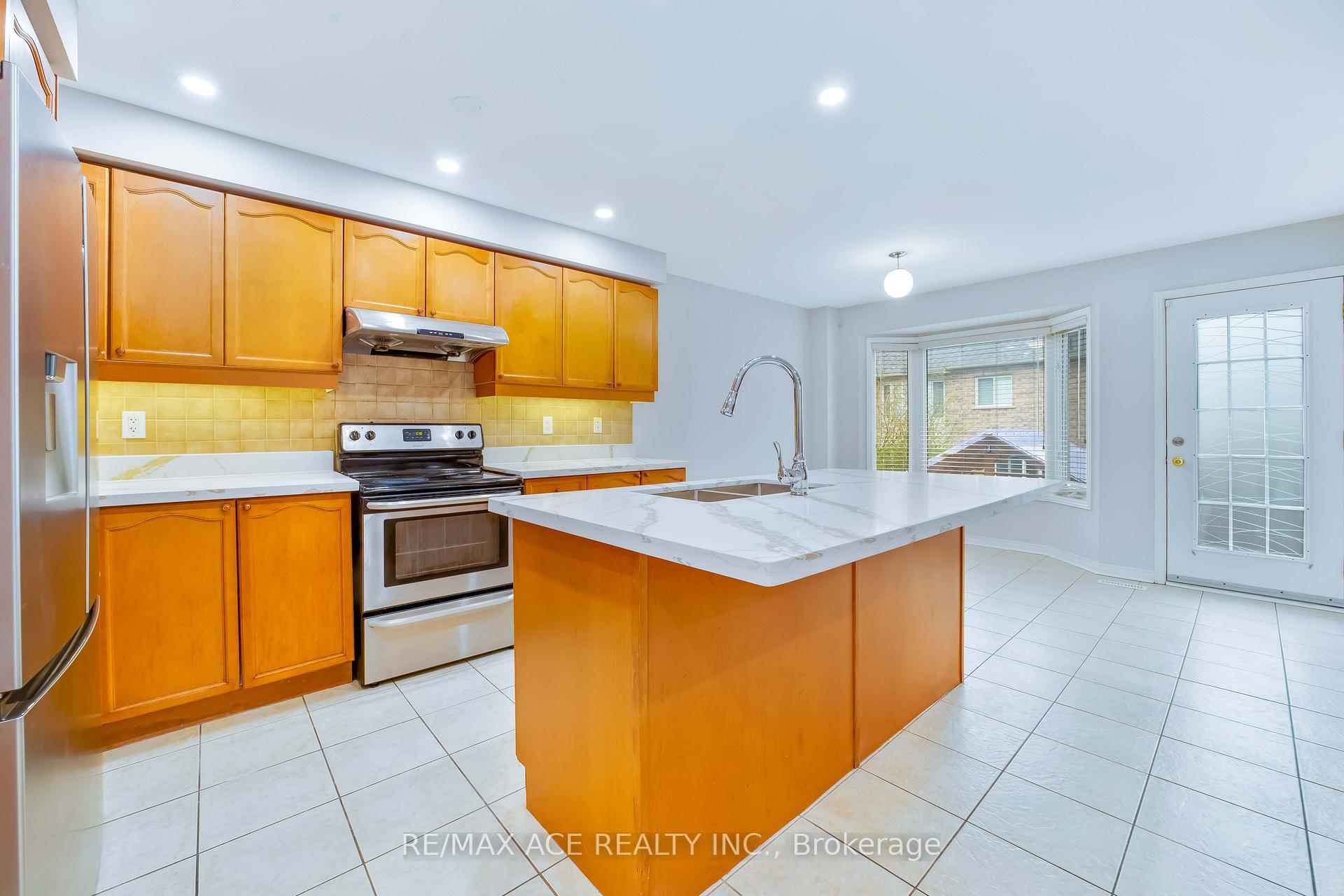Photo 8 of Unit MAIN, 28 Cantwell Crescent, Ajax, Northeast Ajax — HOMEH
