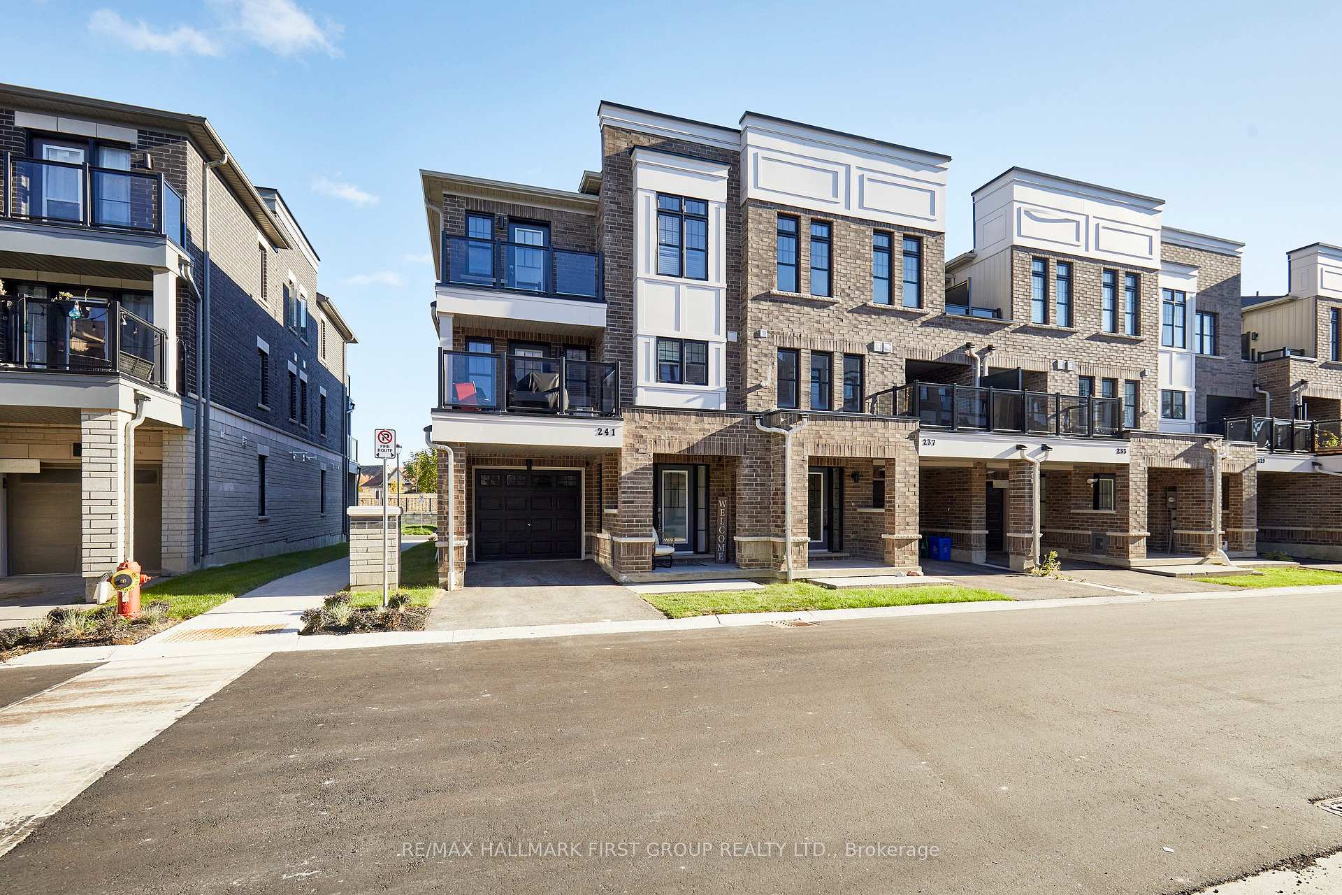 Photo 2 of 241 Lord Elgin Lane, Clarington, Bowmanville — HOMEH