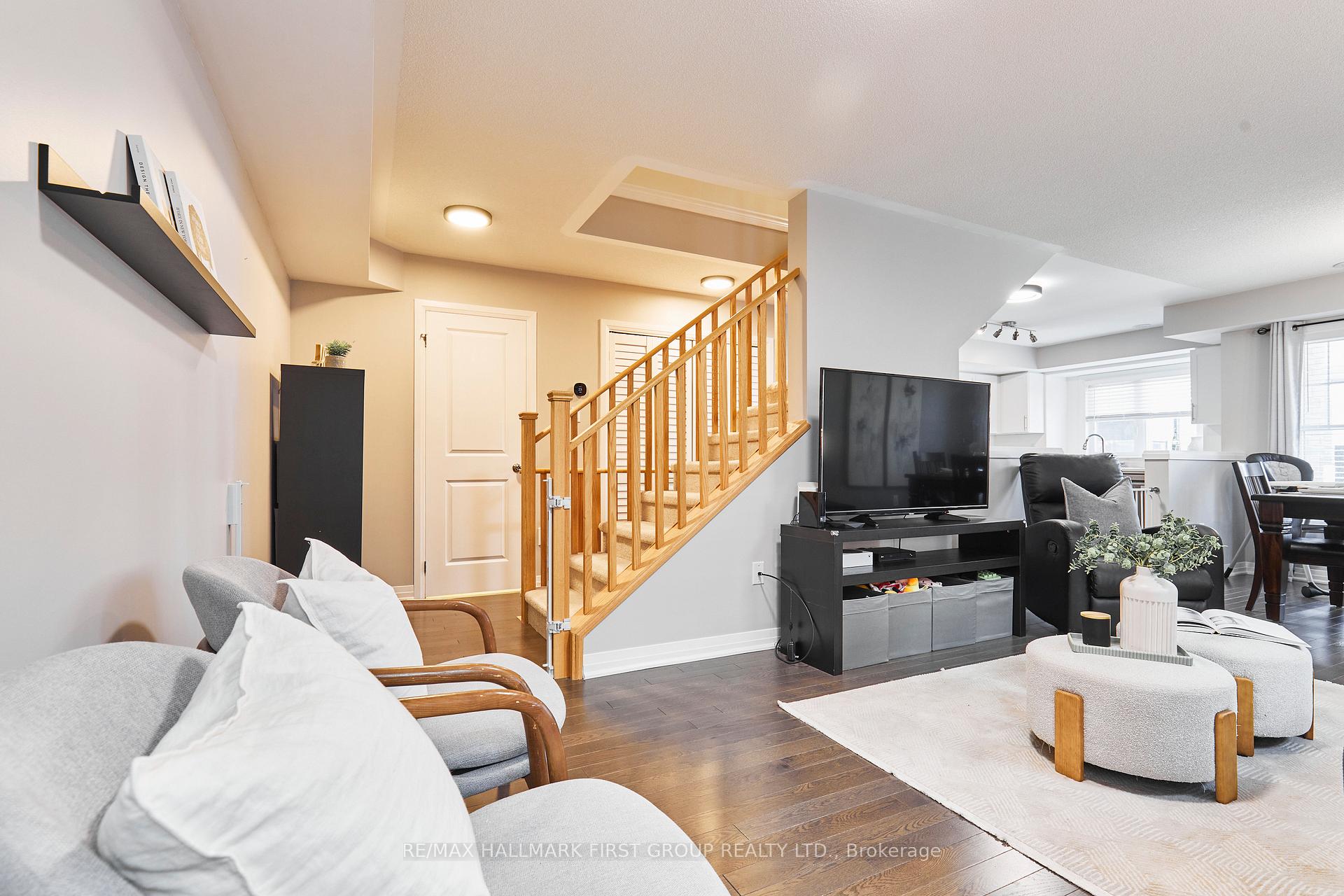Photo 5 of 241 Lord Elgin Lane, Clarington, Bowmanville — HOMEH