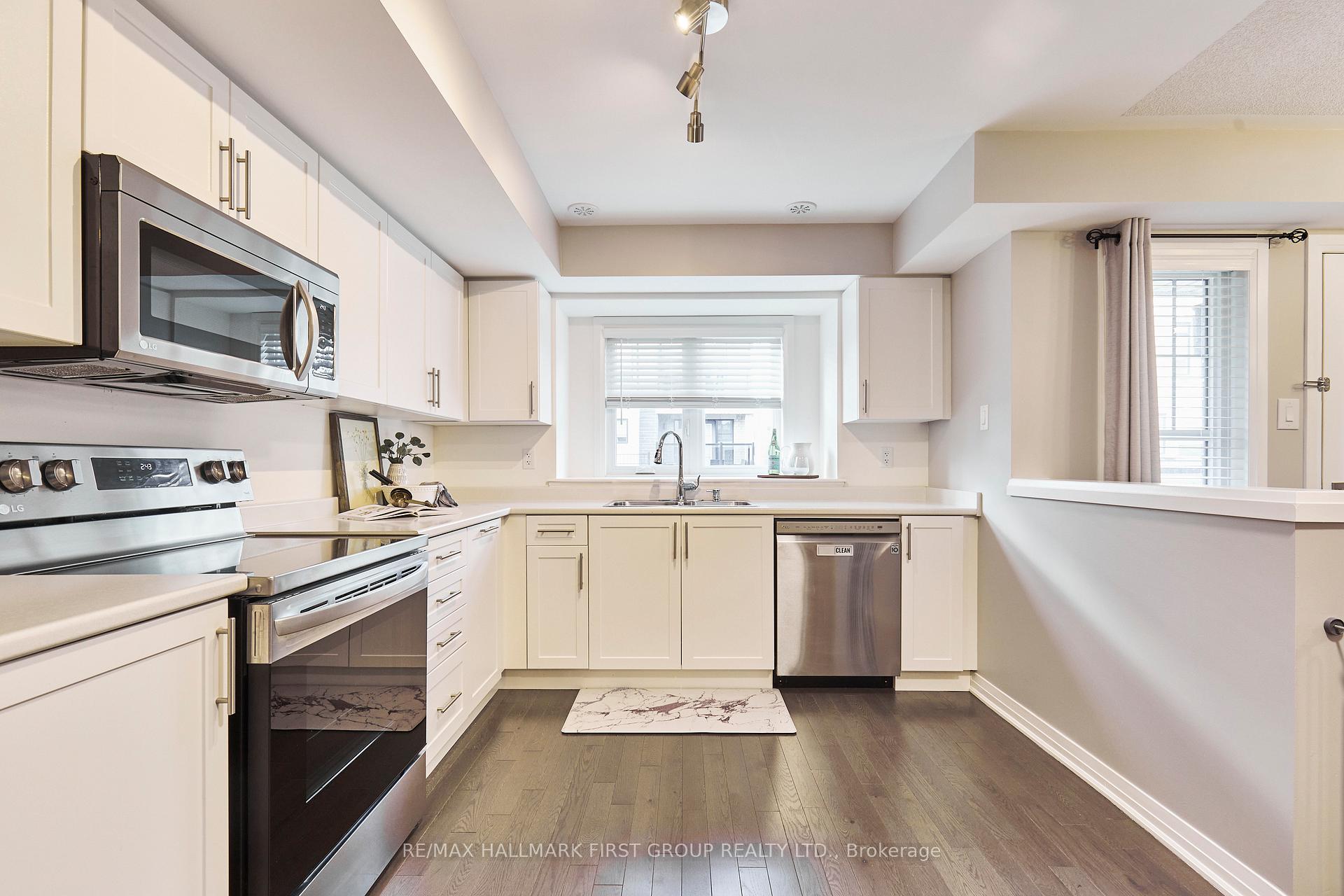 Photo 13 of 241 Lord Elgin Lane, Clarington, Bowmanville — HOMEH