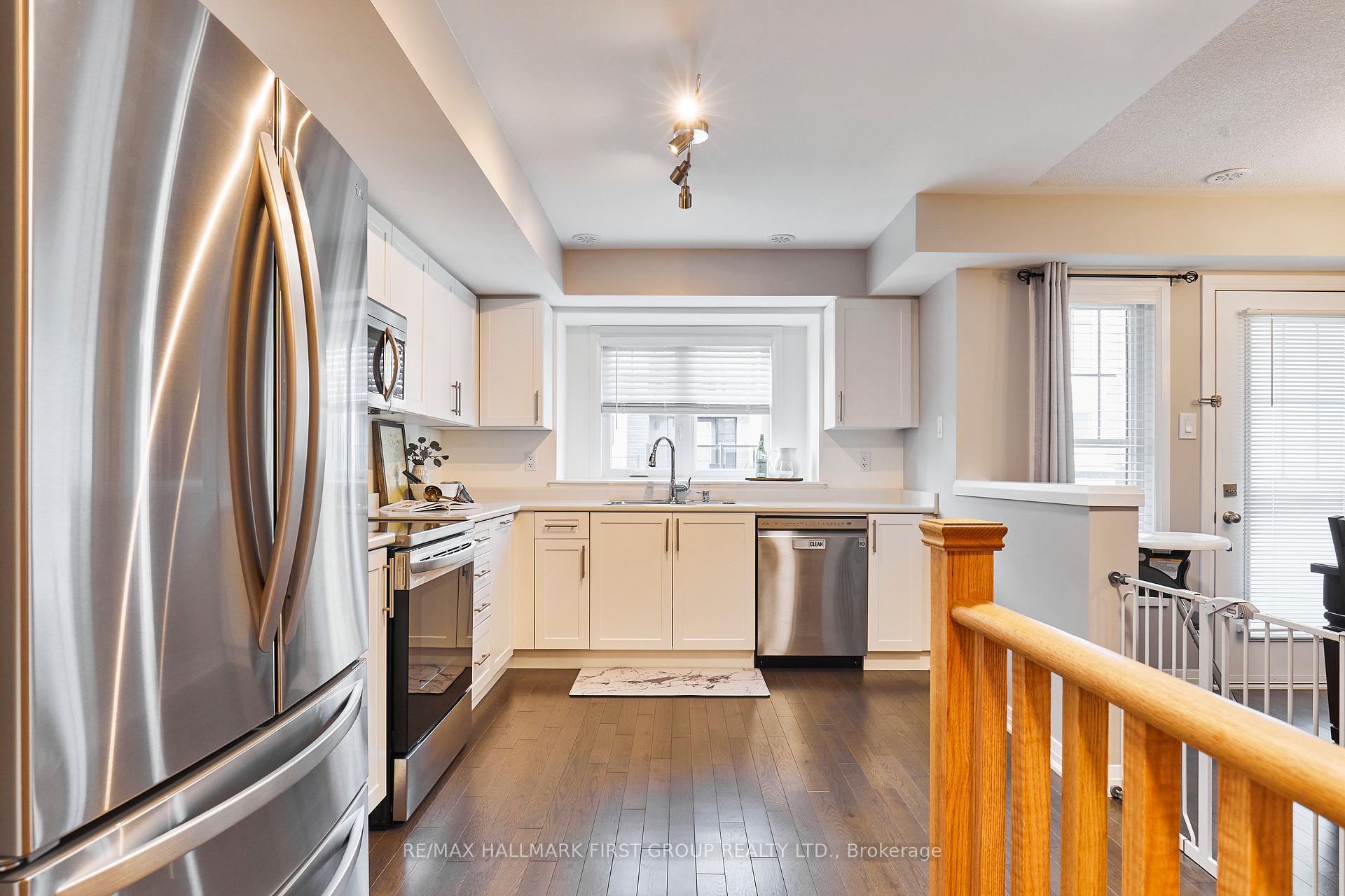 Photo 15 of 241 Lord Elgin Lane, Clarington, Bowmanville — HOMEH