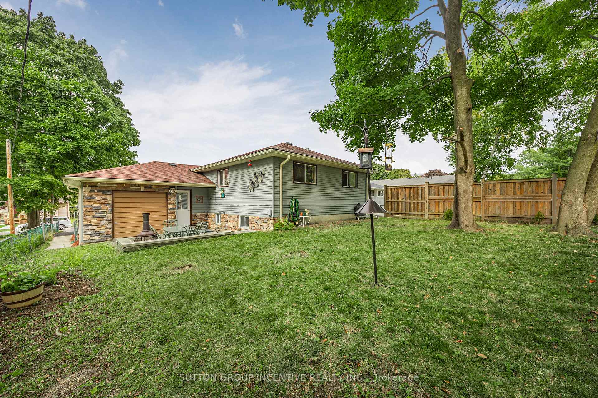 Photo 3 of 133 Gunn Street, Barrie, Wellington — HOMEH