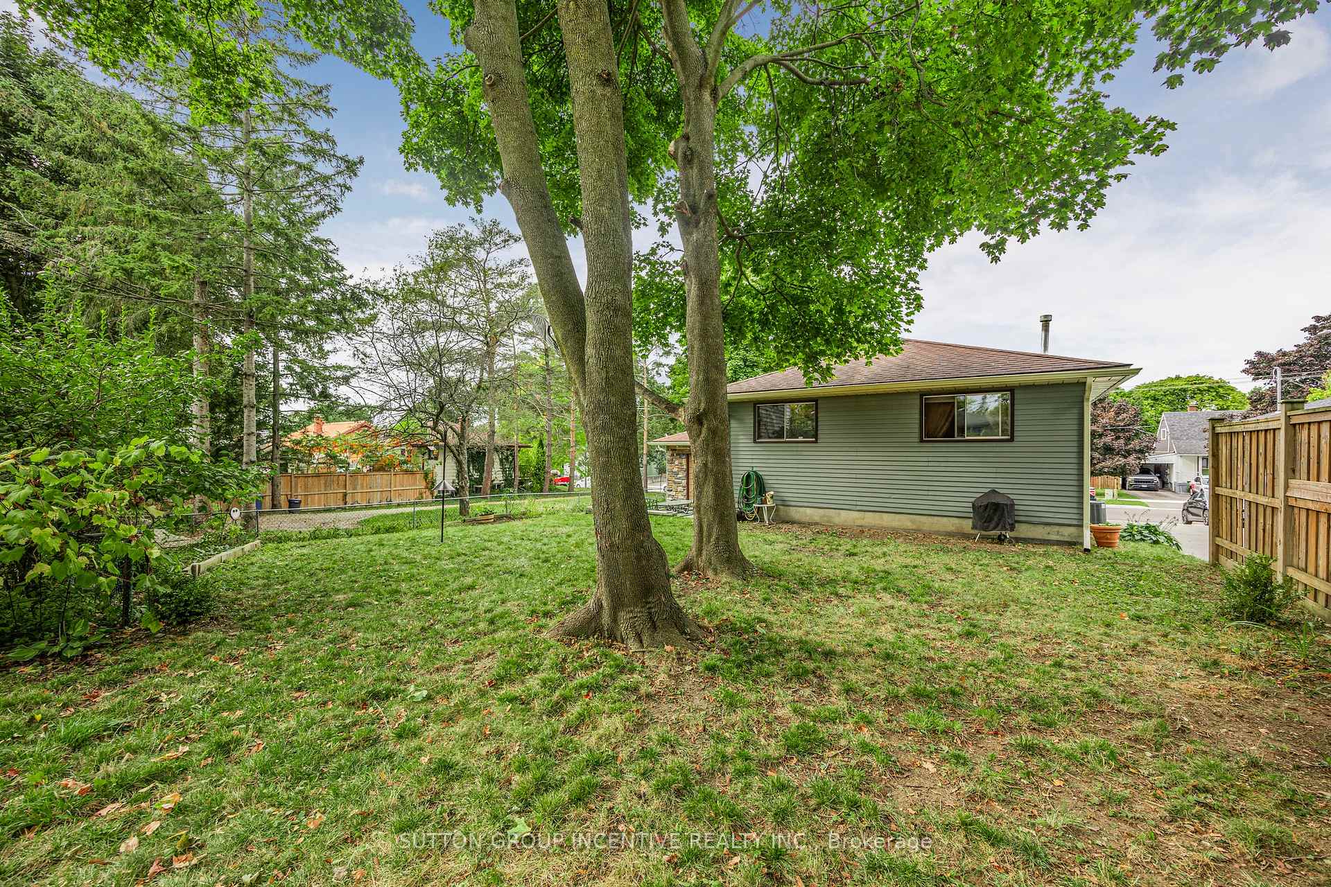 Photo 4 of 133 Gunn Street, Barrie, Wellington — HOMEH