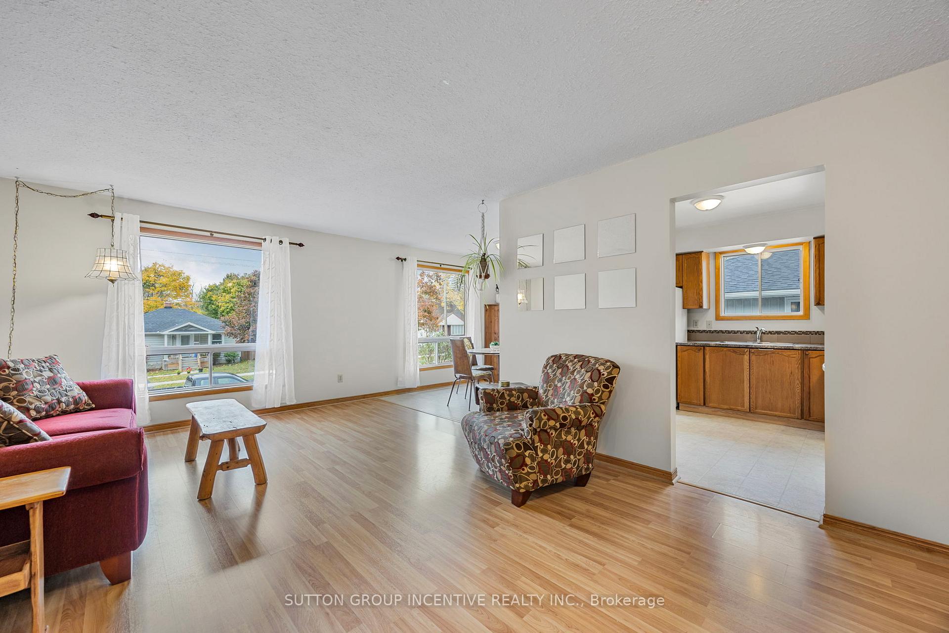 Photo 11 of 133 Gunn Street, Barrie, Wellington — HOMEH