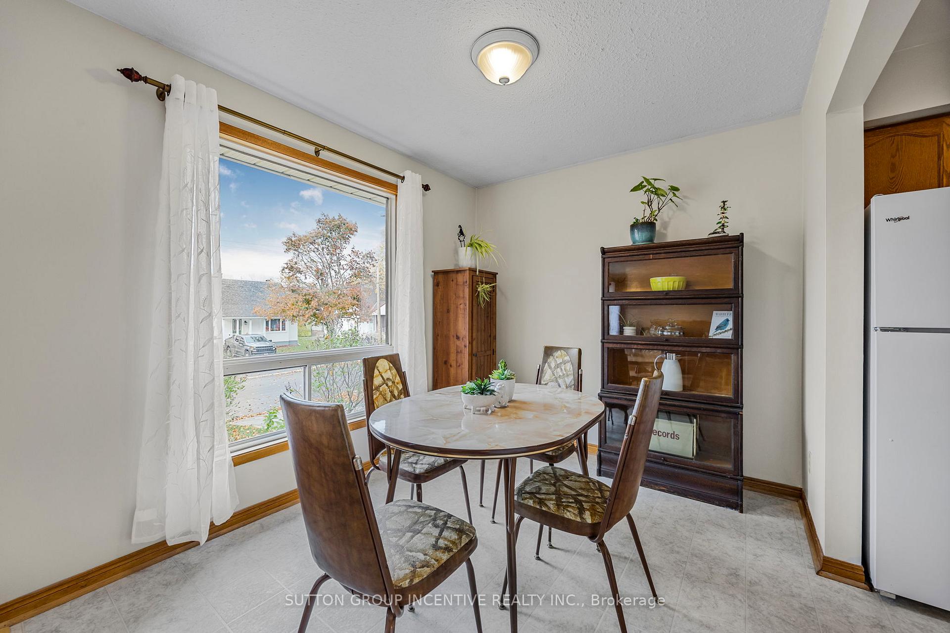 Photo 14 of 133 Gunn Street, Barrie, Wellington — HOMEH