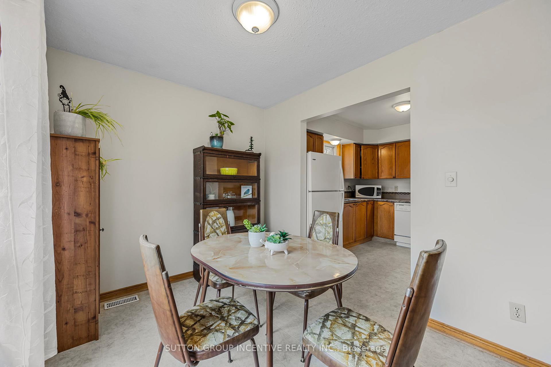 Photo 16 of 133 Gunn Street, Barrie, Wellington — HOMEH