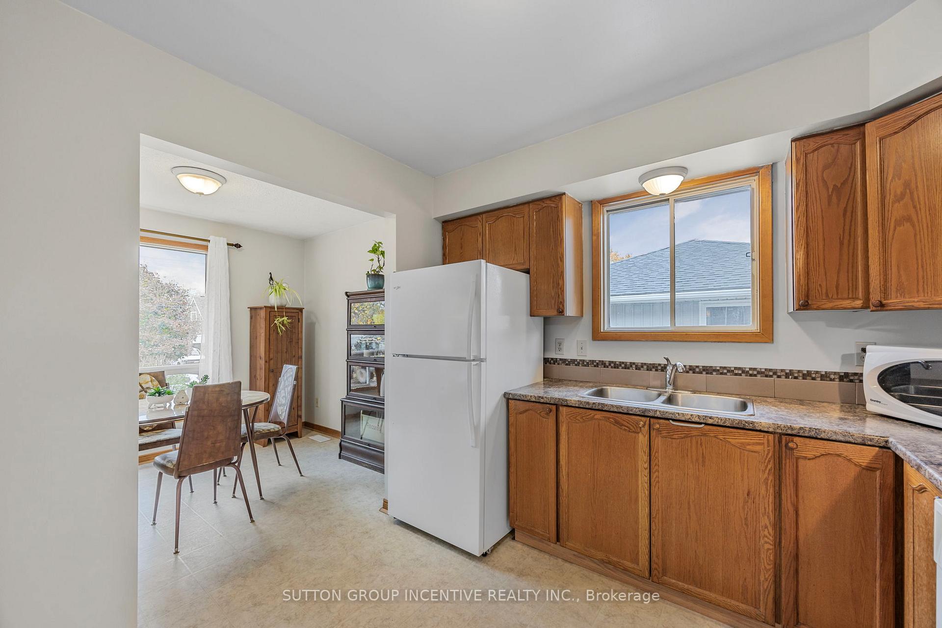 Photo 17 of 133 Gunn Street, Barrie, Wellington — HOMEH