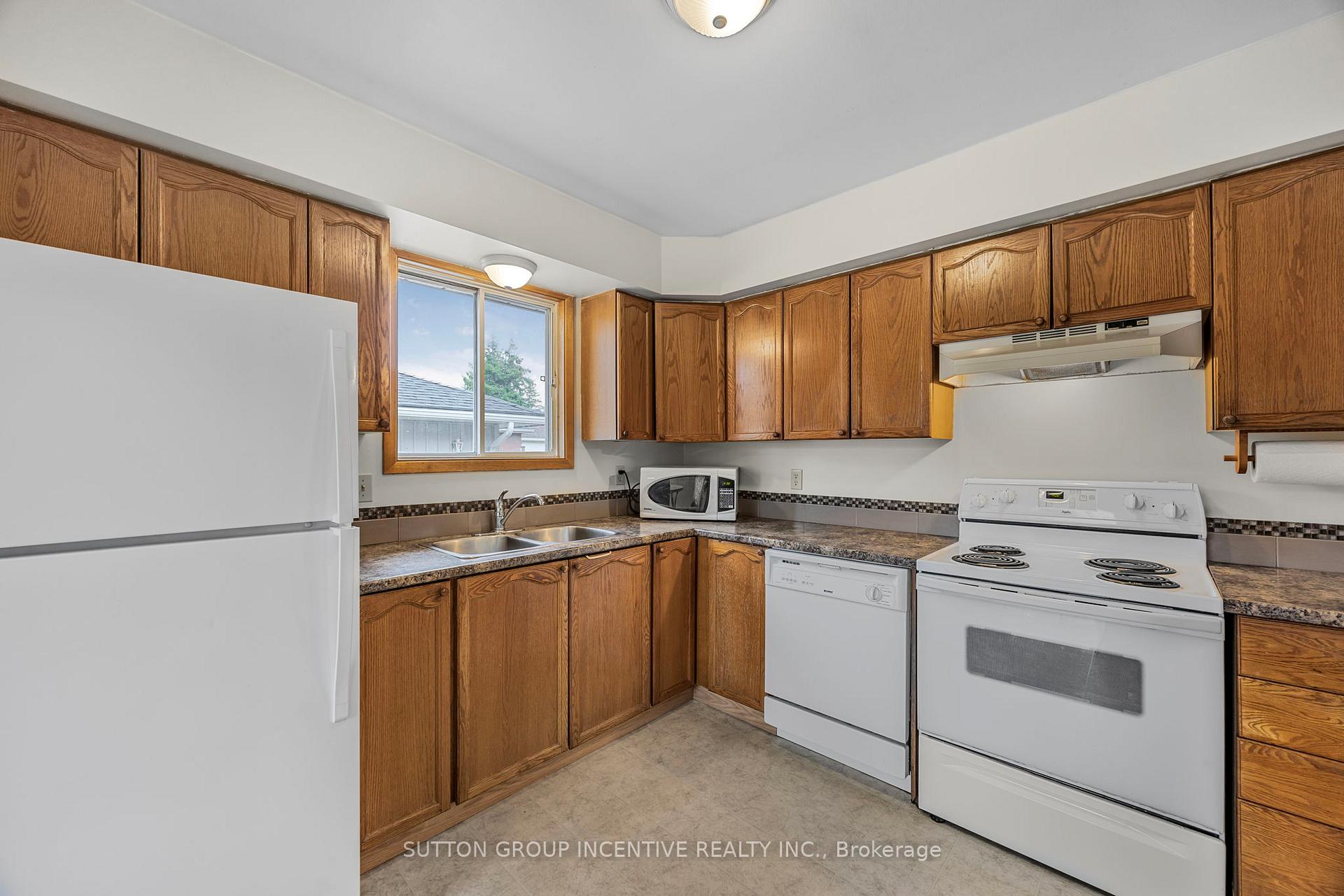 Photo 18 of 133 Gunn Street, Barrie, Wellington — HOMEH
