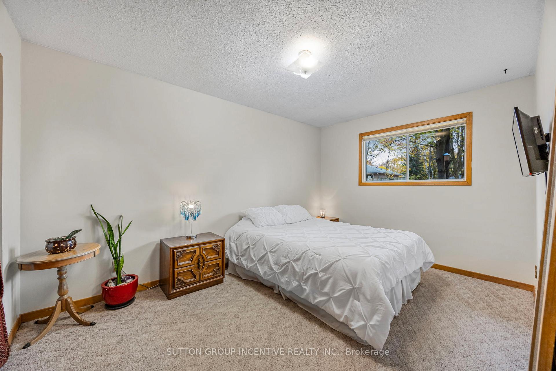 Photo 20 of 133 Gunn Street, Barrie, Wellington — HOMEH
