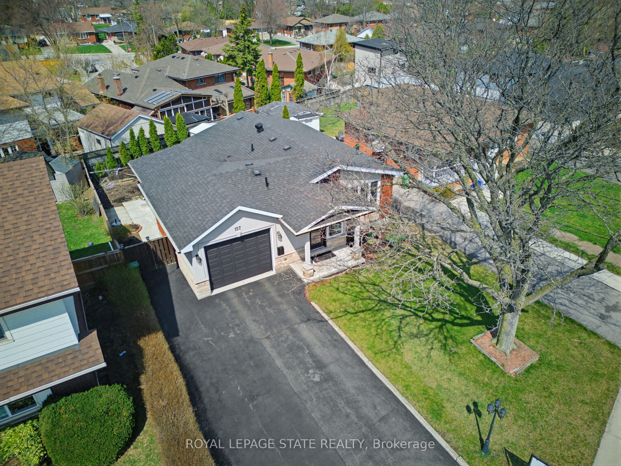 Photo 2 of 157 Hoover Crescent, Hamilton, Balfour — HOMEH