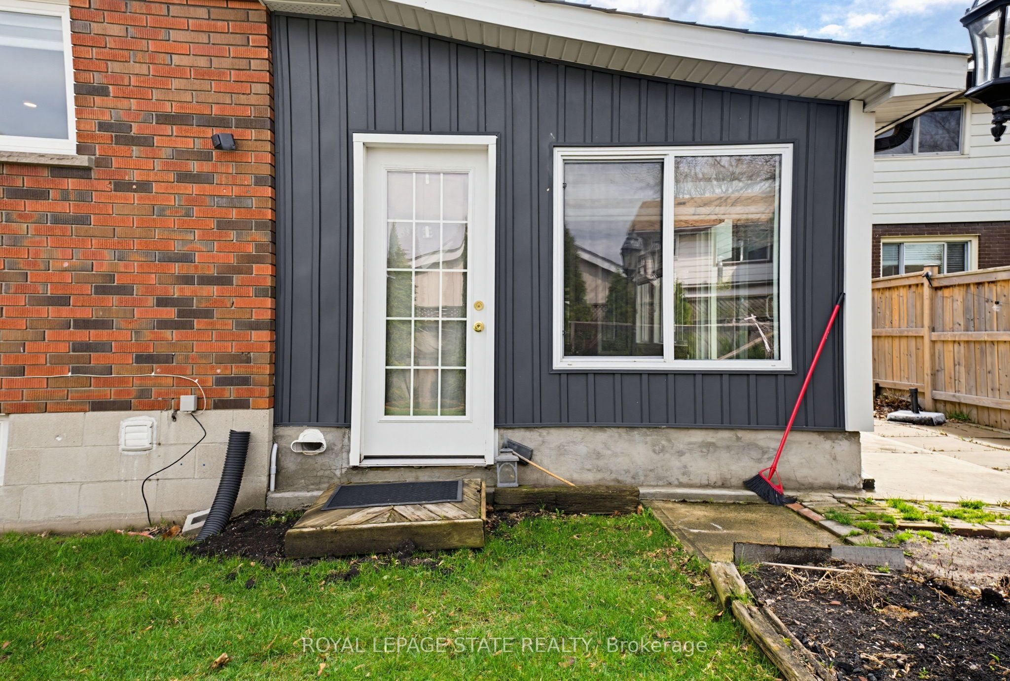 Photo 75 of 157 Hoover Crescent, Hamilton, Balfour — HOMEH