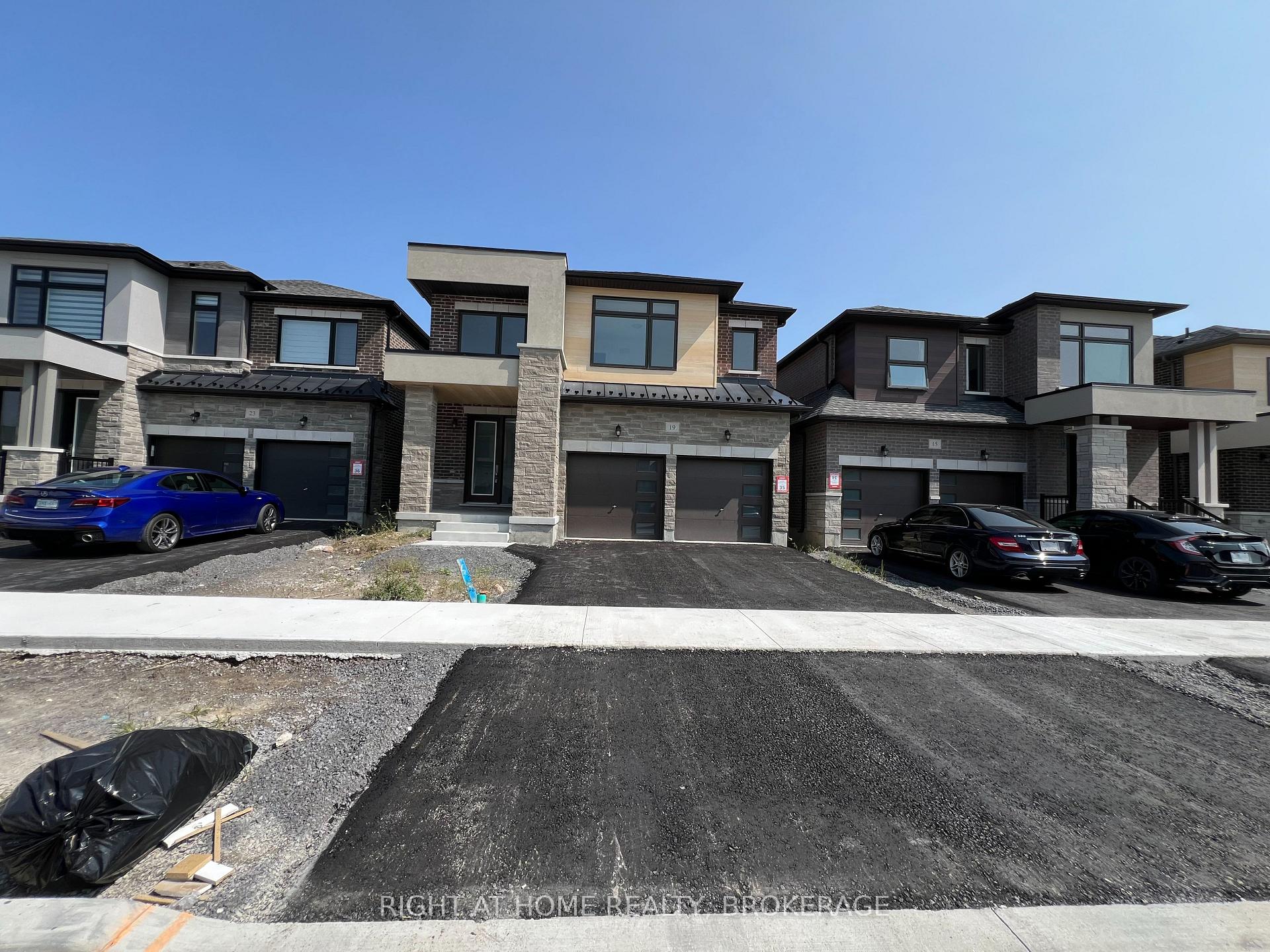 Photo 2 of 19 Hoad Street E, Clarington, Newcastle — HOMEH