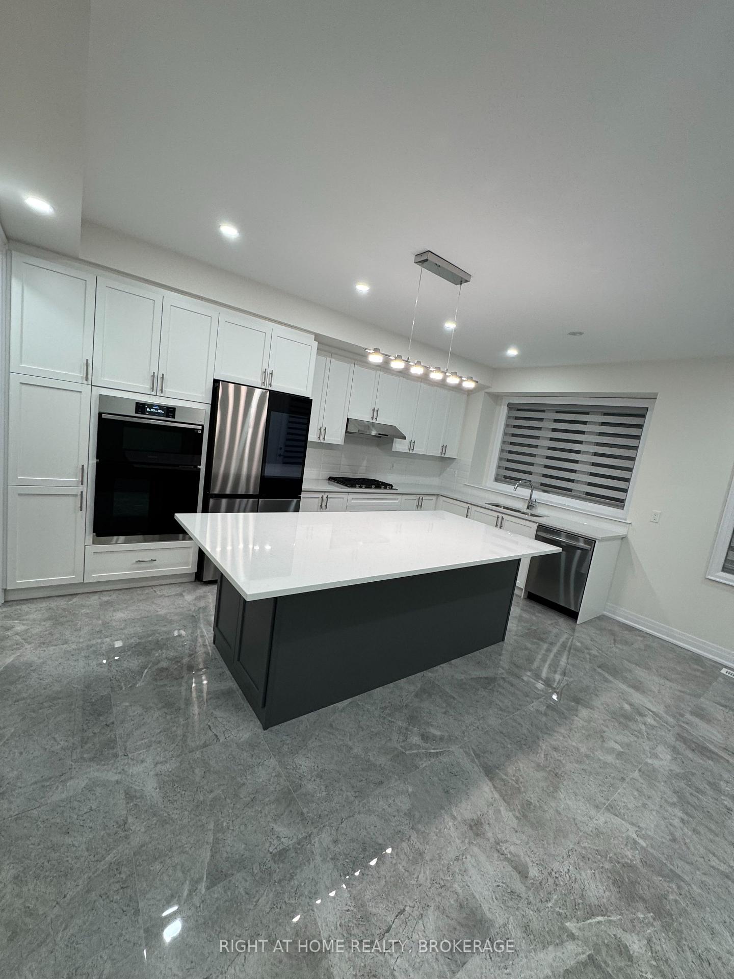 Photo 5 of 19 Hoad Street E, Clarington, Newcastle — HOMEH