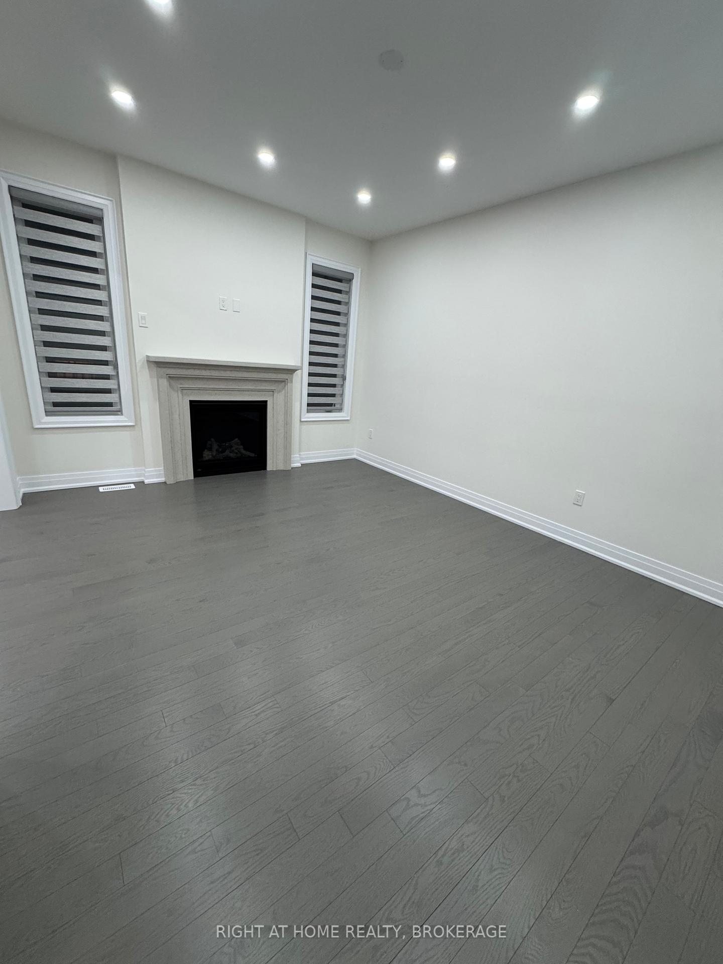 Photo 8 of 19 Hoad Street E, Clarington, Newcastle — HOMEH