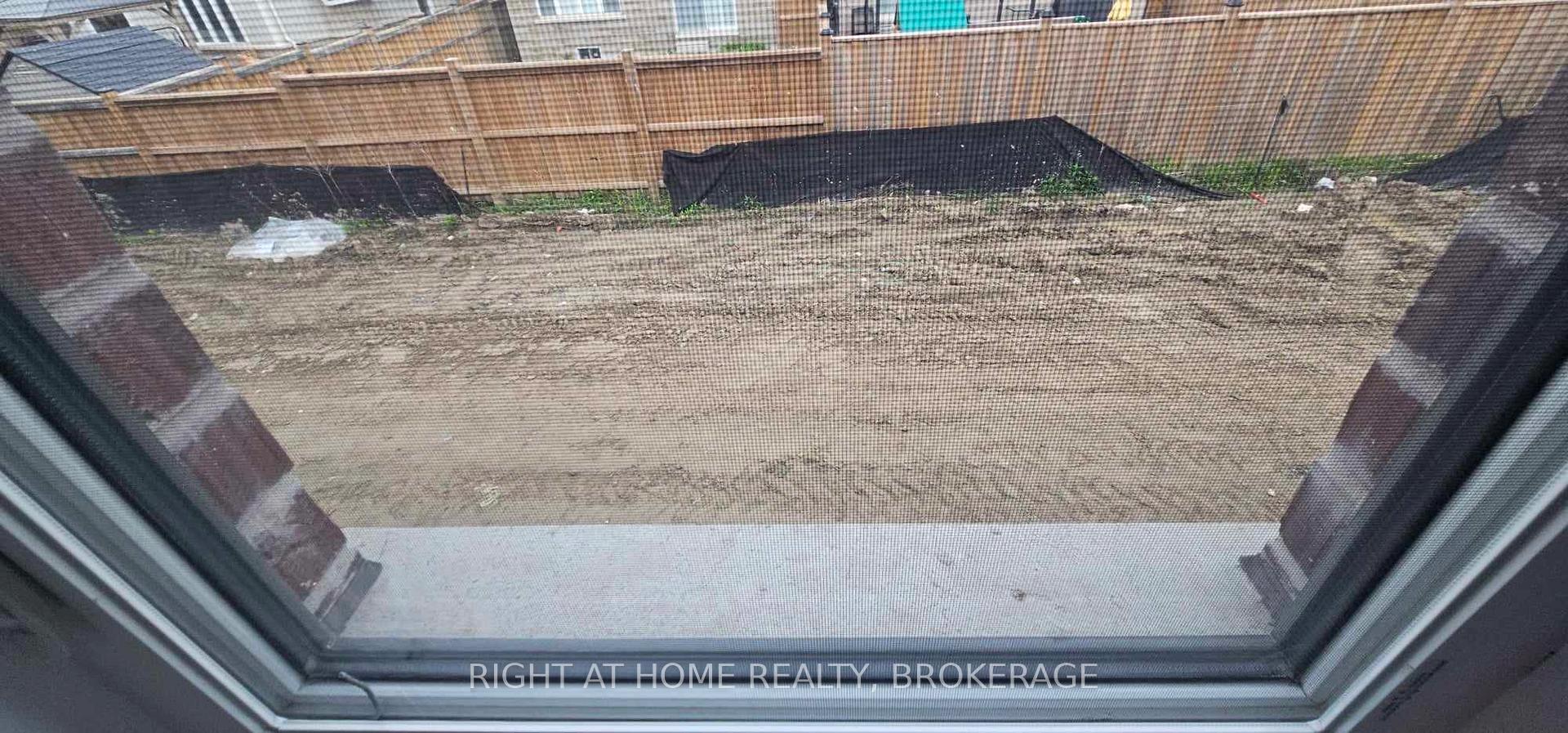 Photo 25 of 19 Hoad Street E, Clarington, Newcastle — HOMEH