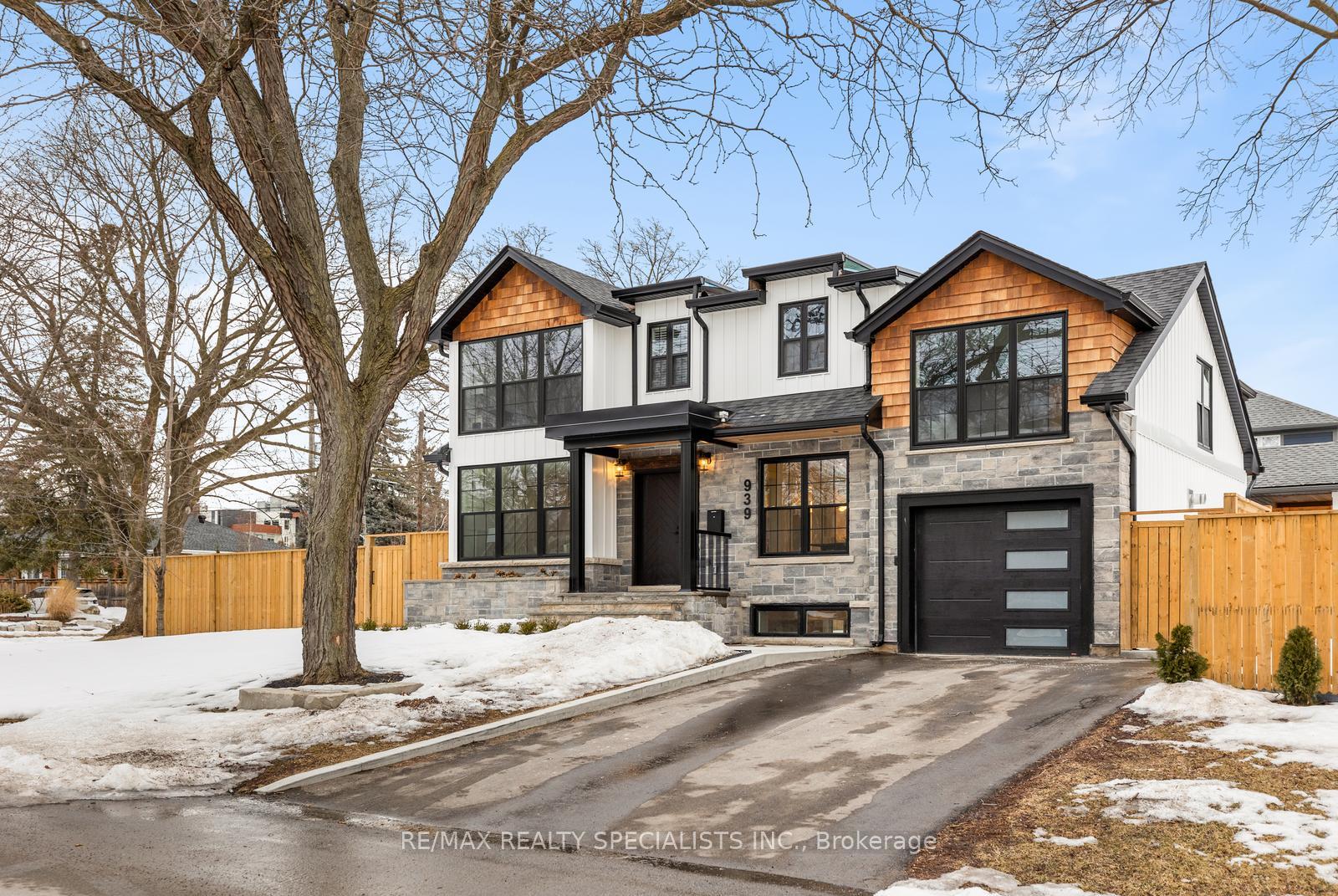 Front of 939 Teal Drive