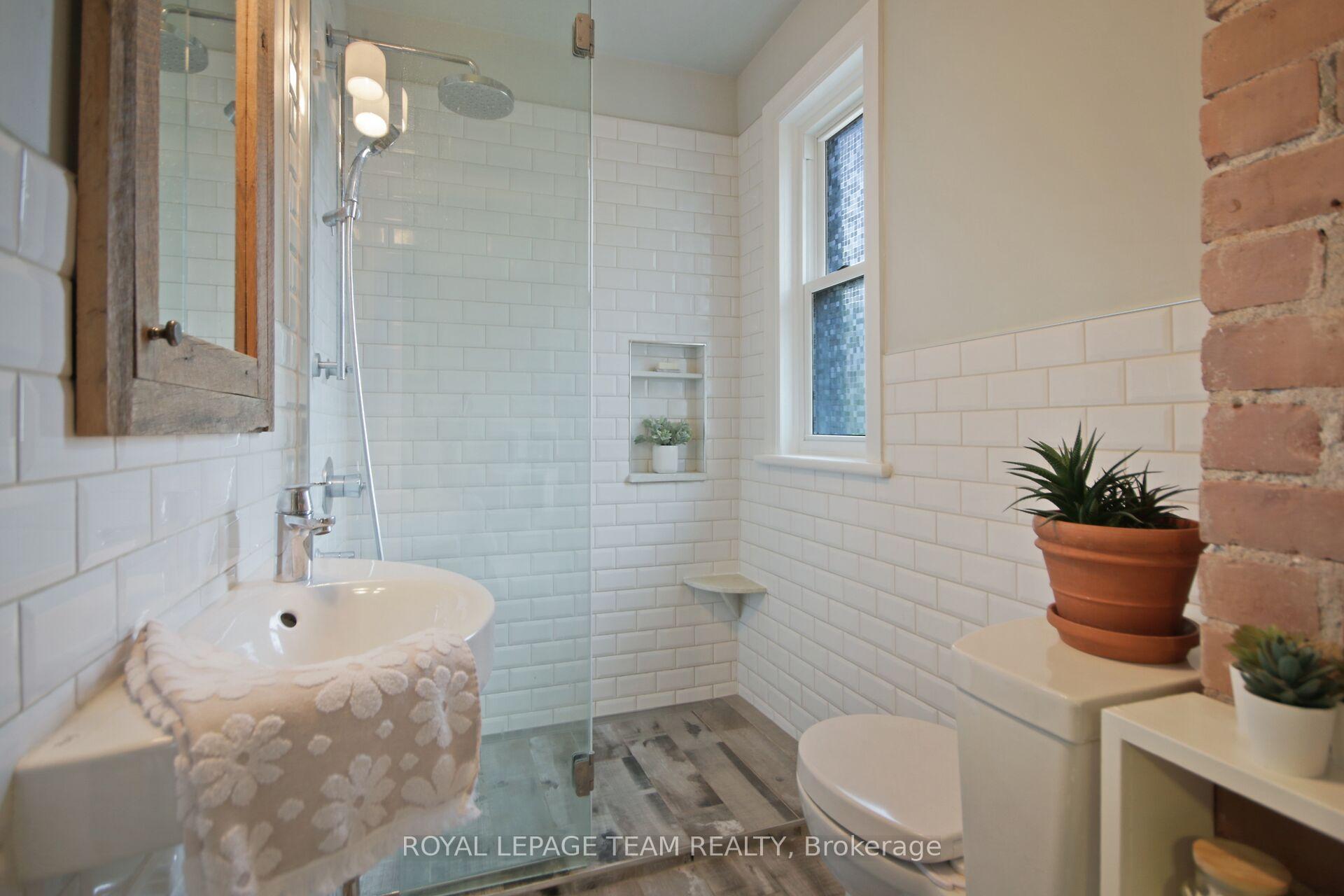 Photo 24 of 565 Westminster Avenue, Ottawa, McKellar/Highland — HOMEH