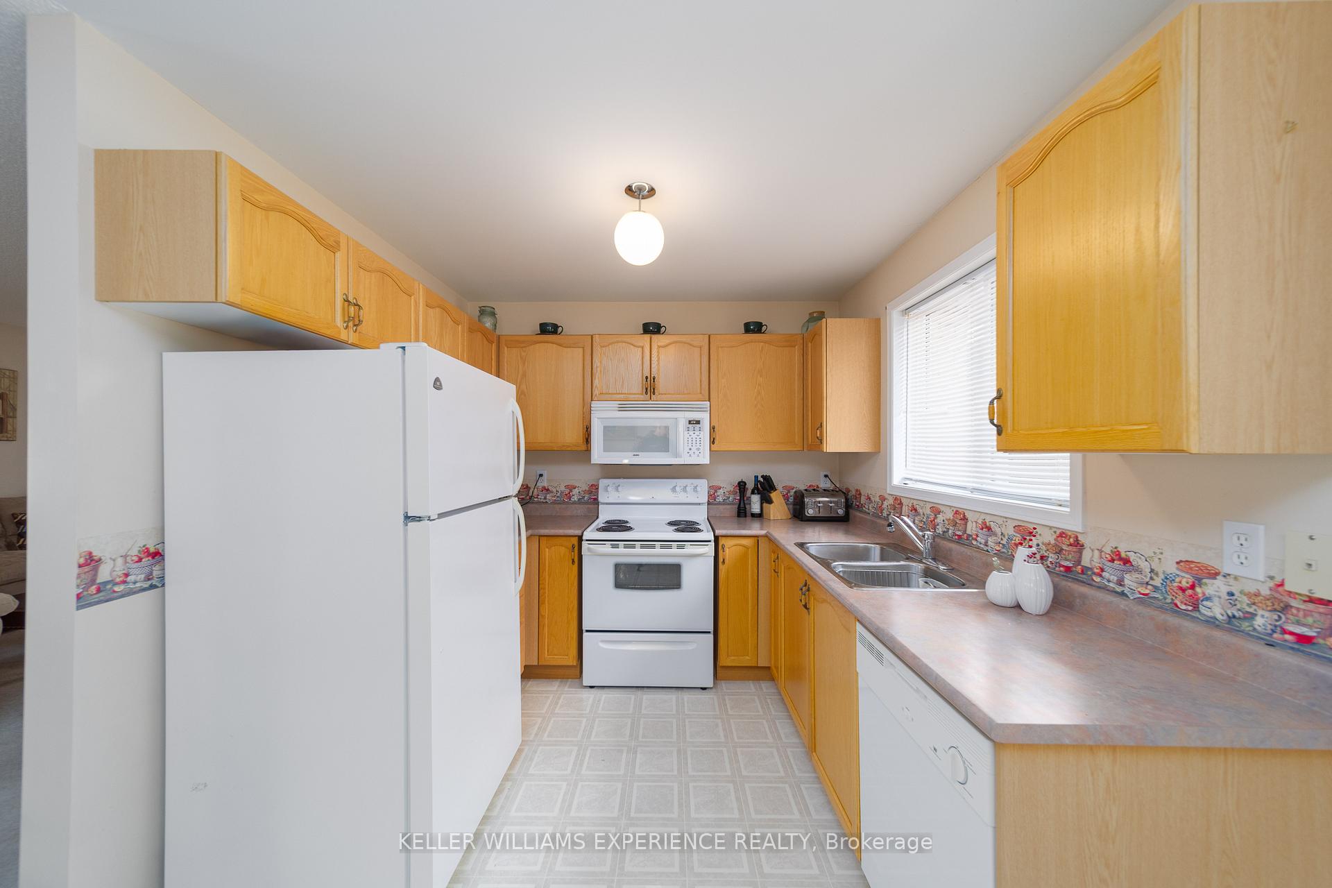 Photo 7 of 32 Lucas Avenue, Barrie, Holly — HOMEH
