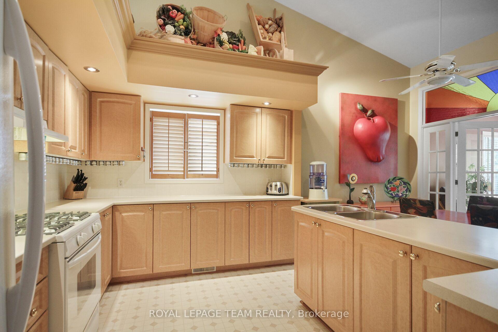 Photo 10 of 21 Windchime Crescent, Ottawa, Barrhaven East — HOMEH