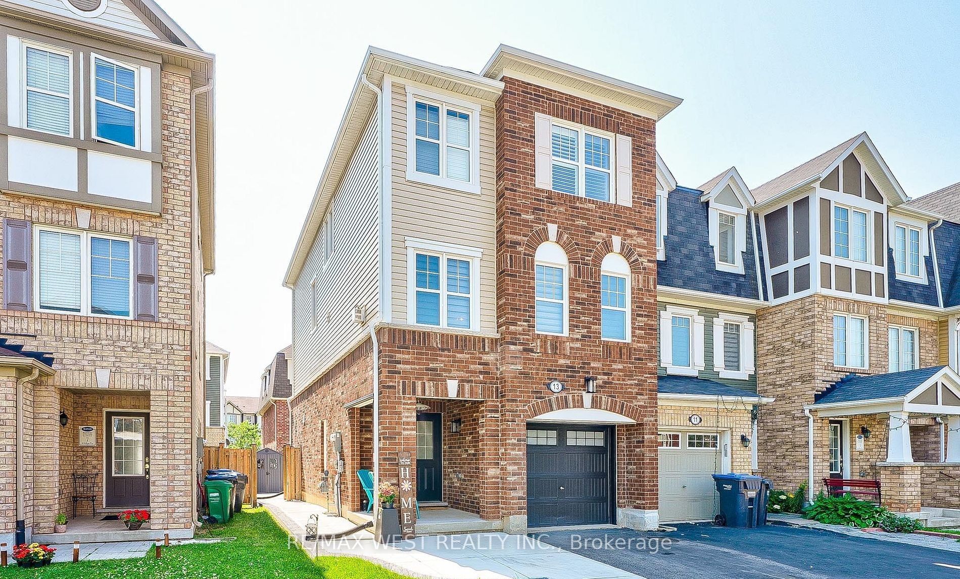 Photo 3 of 13 Midhope Way, Brampton, Fletcher's West — HOMEH