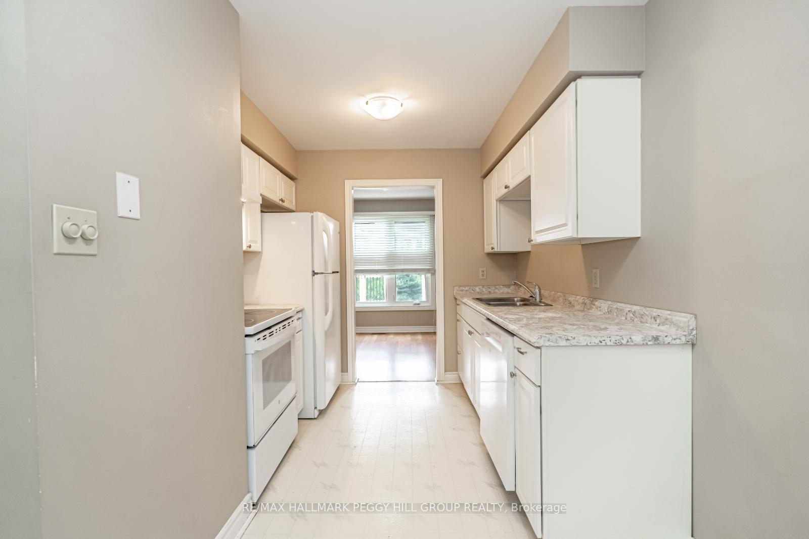 Photo 3 of 69 Delaney Crescent, Barrie, Northwest — HOMEH