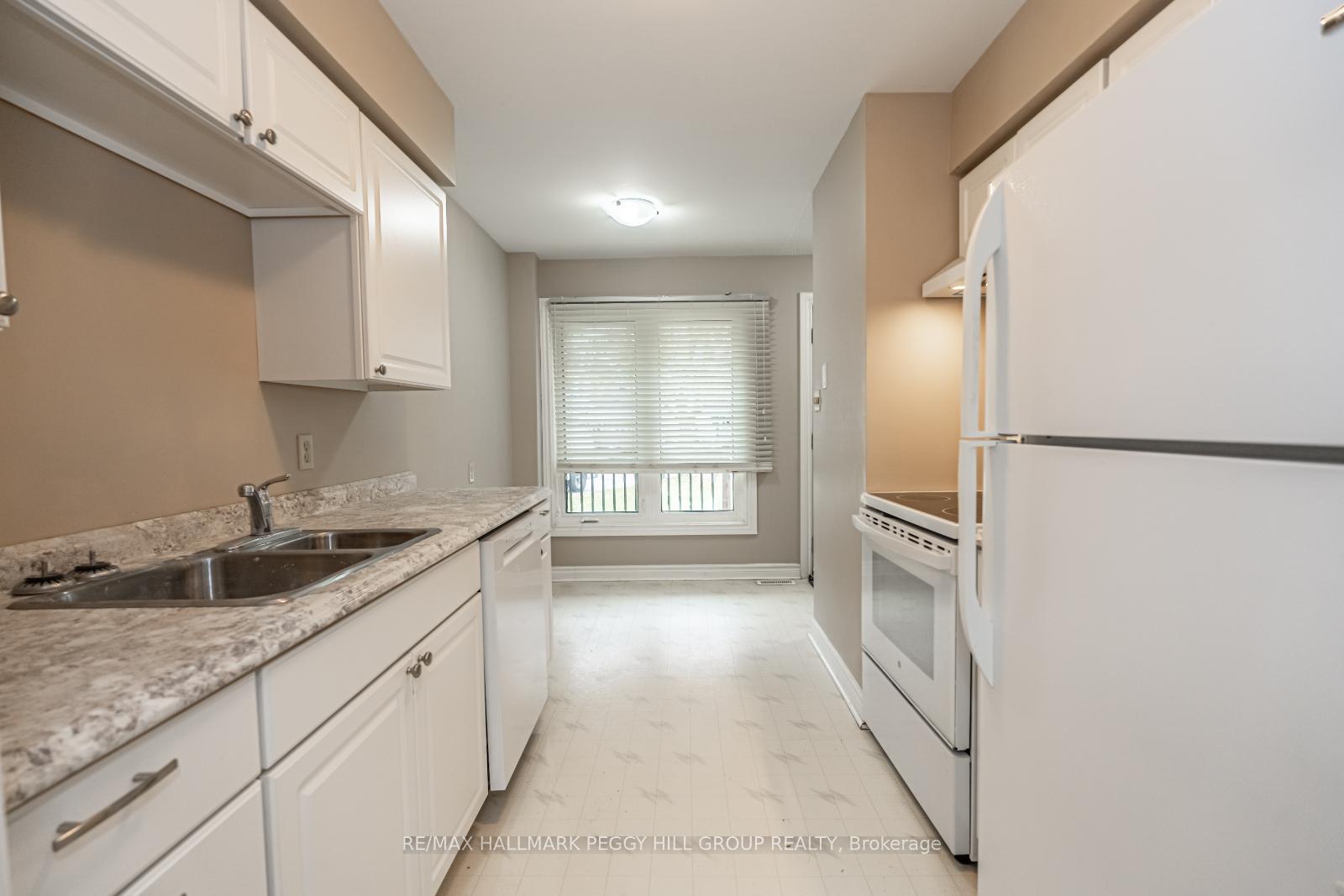Photo 4 of 69 Delaney Crescent, Barrie, Northwest — HOMEH