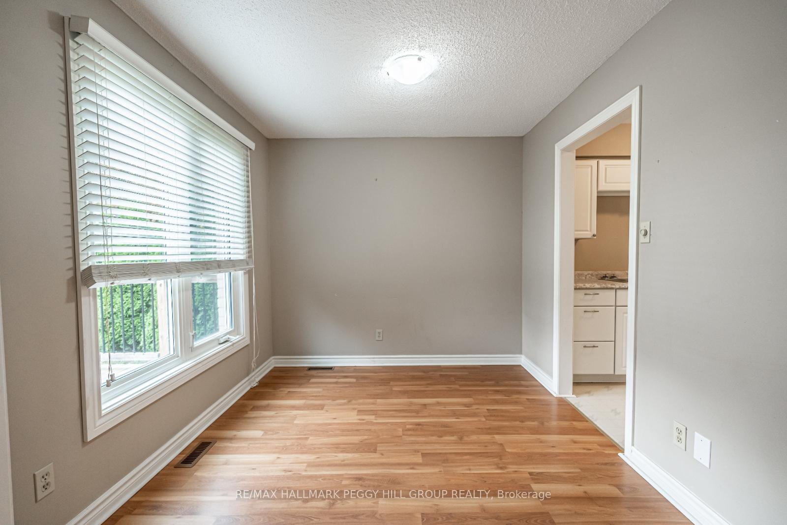 Photo 5 of 69 Delaney Crescent, Barrie, Northwest — HOMEH