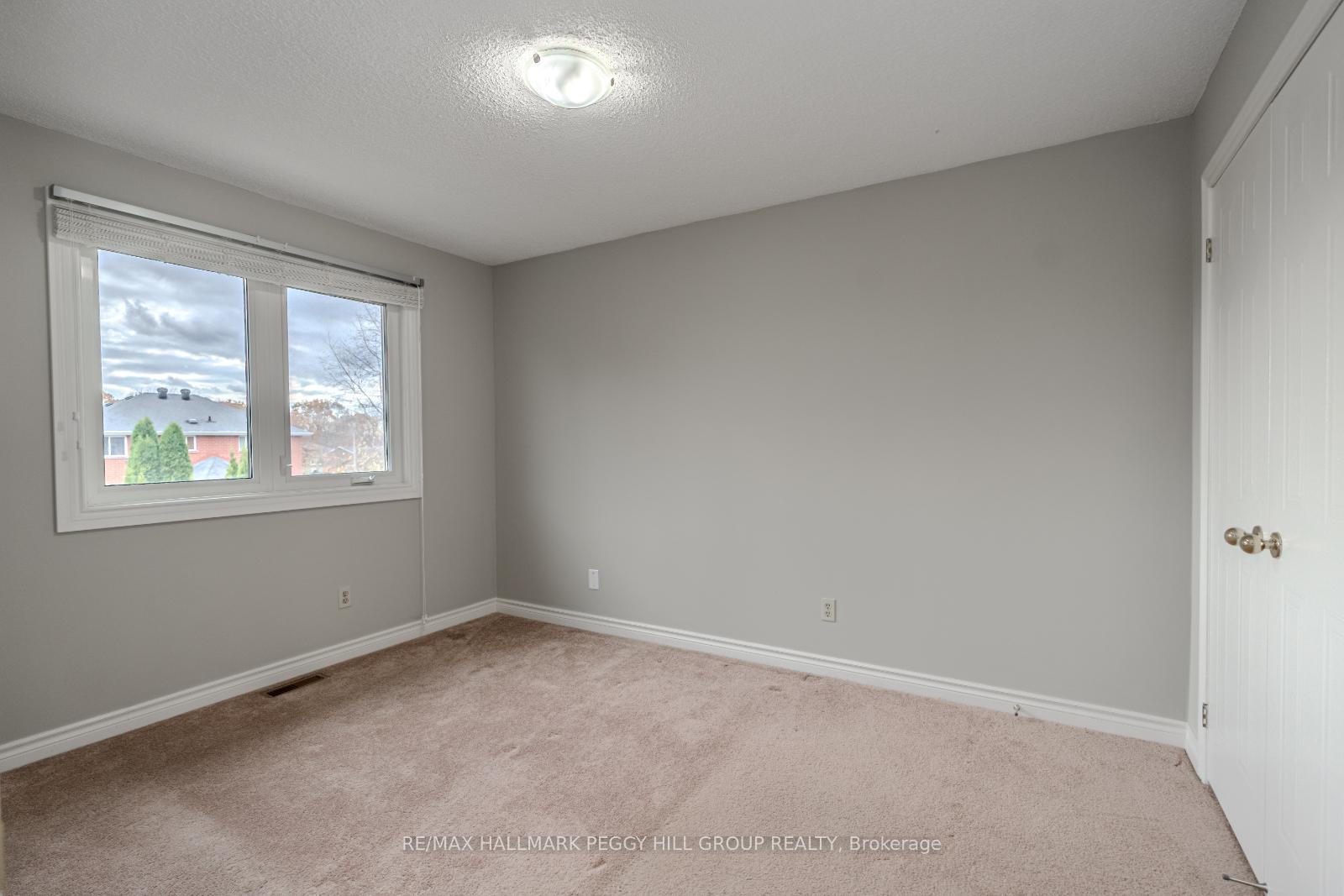 Photo 7 of 69 Delaney Crescent, Barrie, Northwest — HOMEH