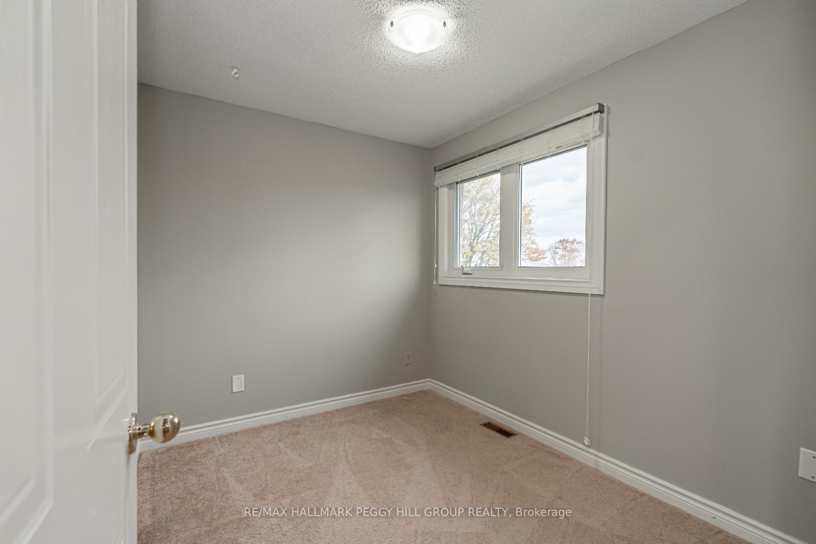 Photo 9 of 69 Delaney Crescent, Barrie, Northwest — HOMEH