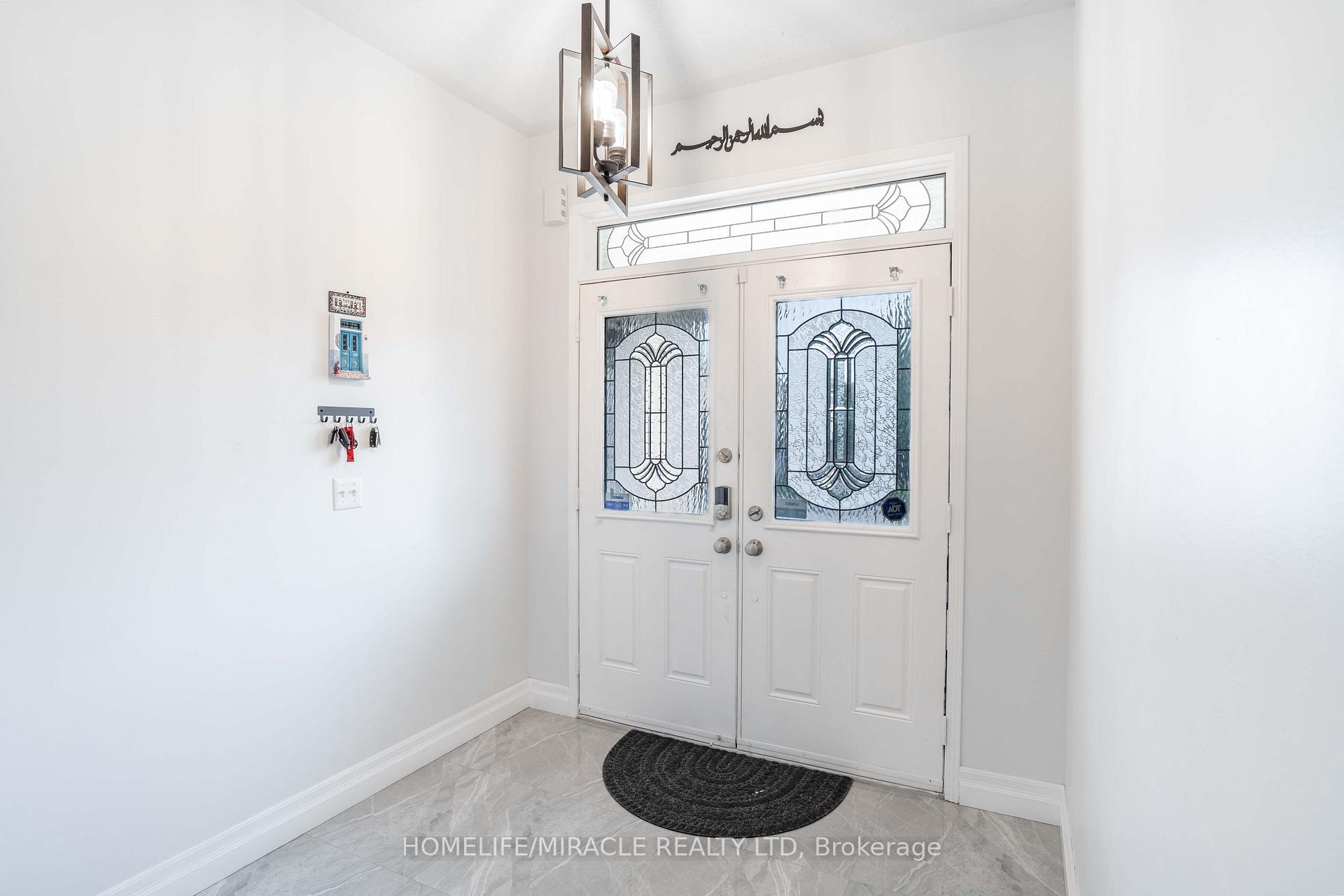 Photo 4 of 76 Jennings Drive N, Clarington, Bowmanville — HOMEH