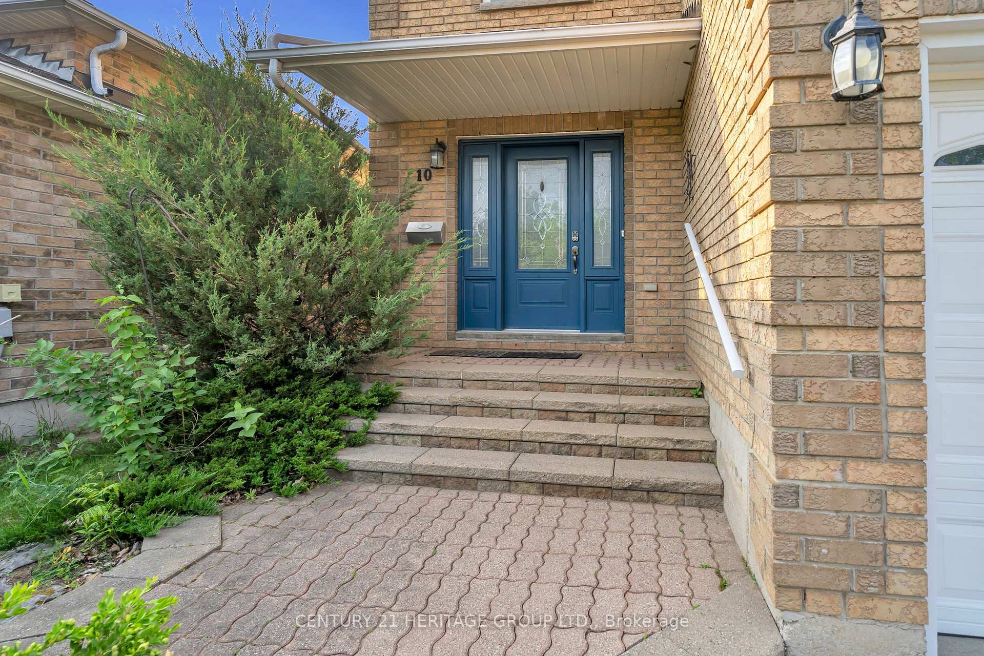 Photo 2 of 10 Clute Crescent, Barrie, Holly — HOMEH