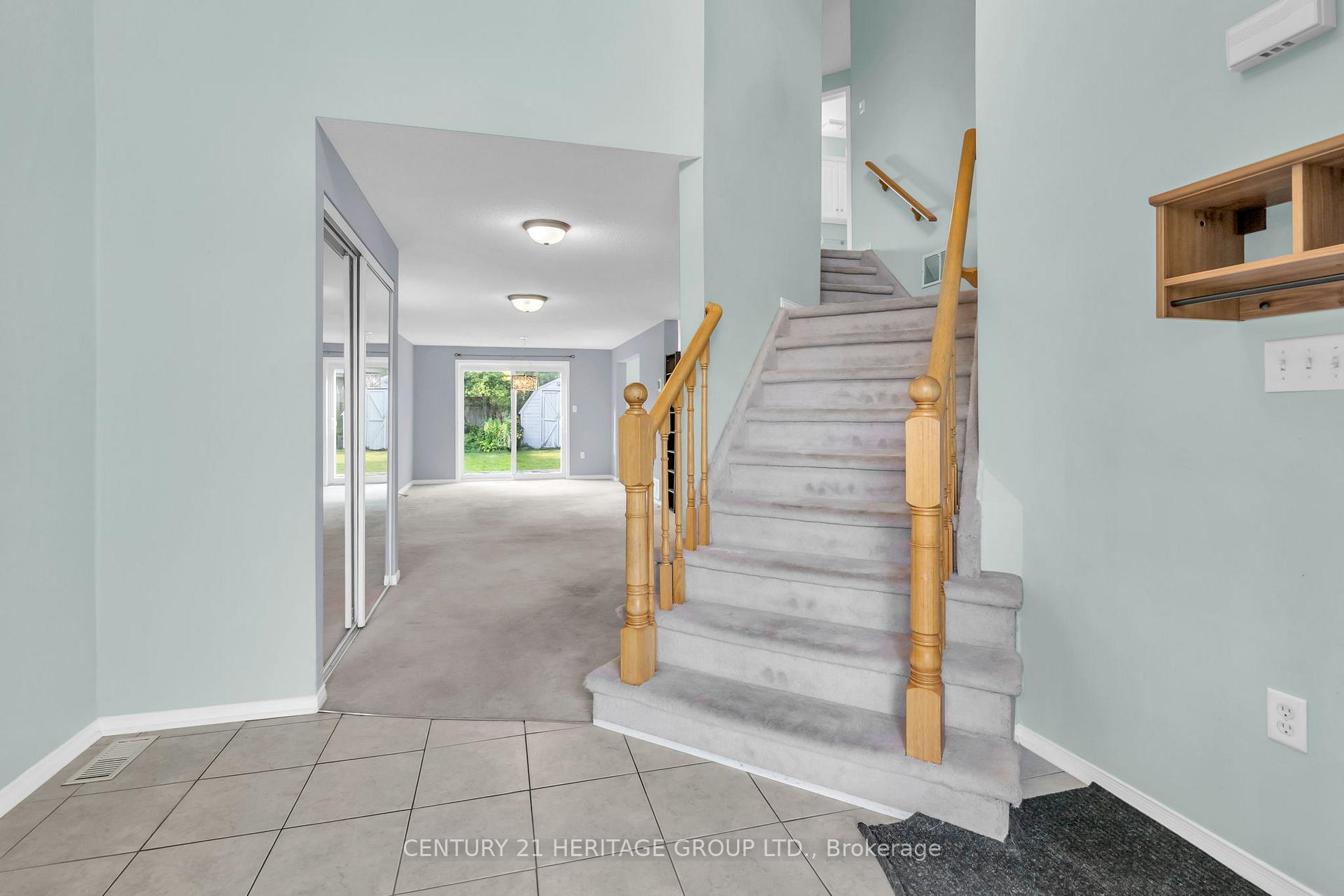 Photo 3 of 10 Clute Crescent, Barrie, Holly — HOMEH