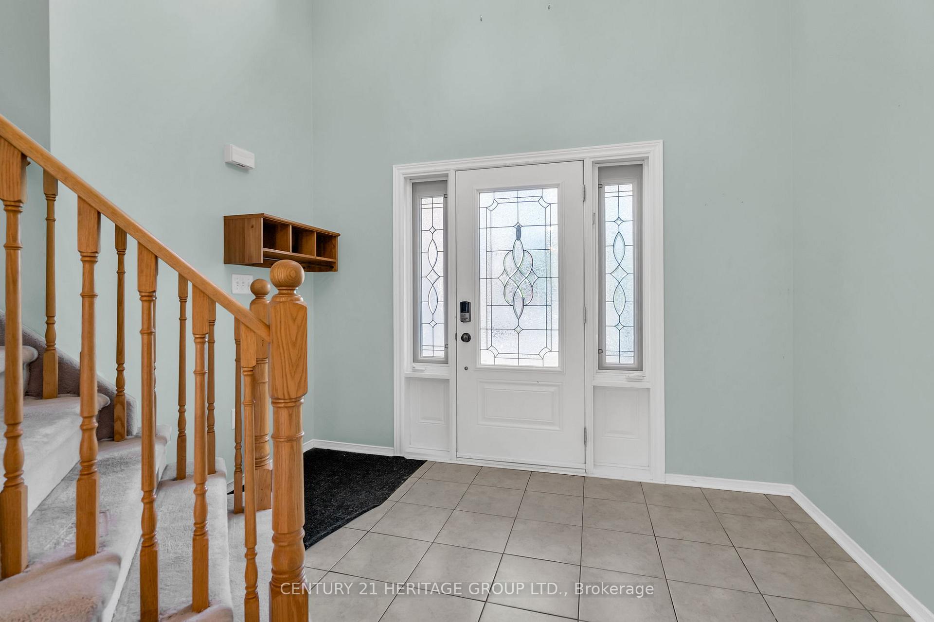 Photo 4 of 10 Clute Crescent, Barrie, Holly — HOMEH