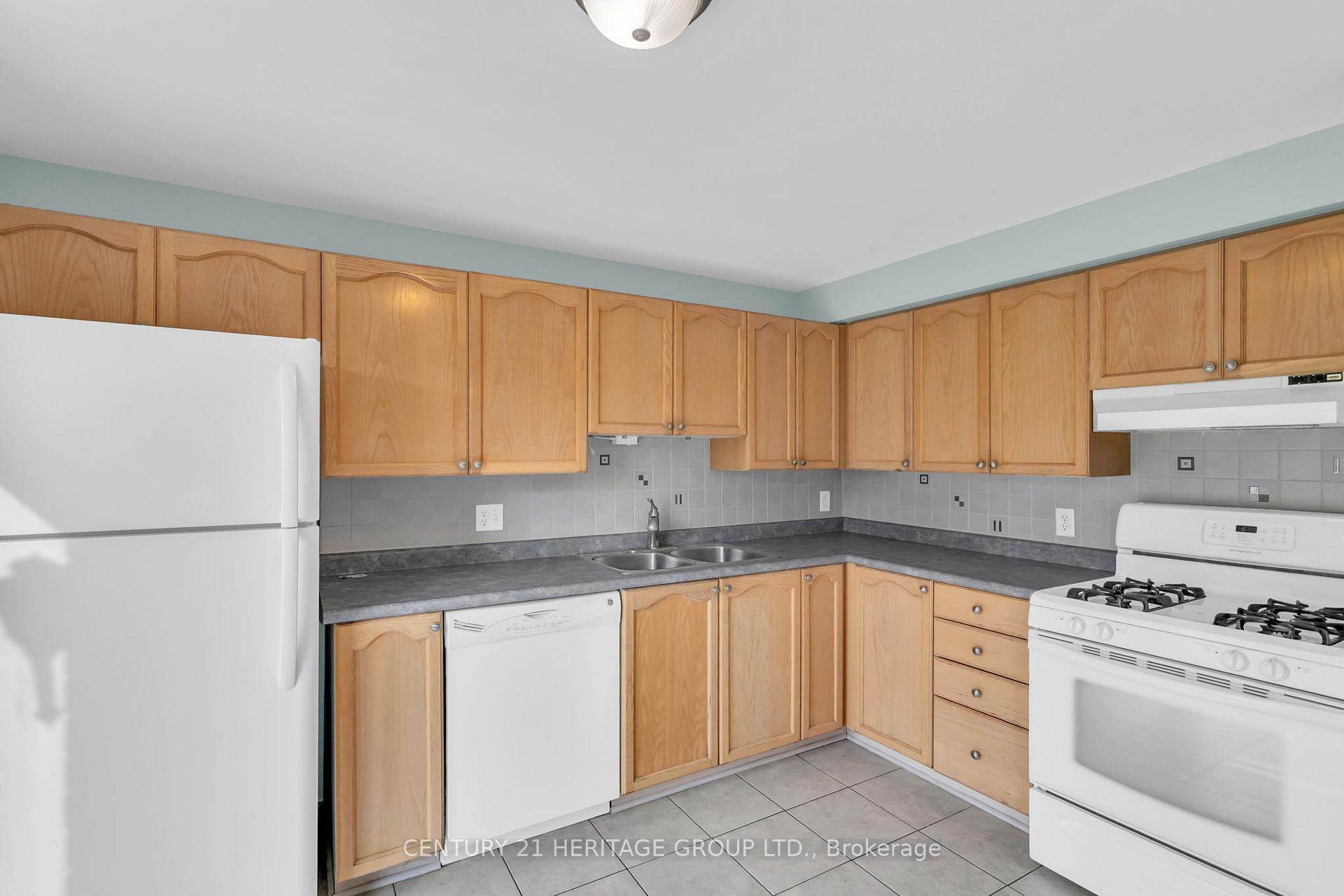 Photo 12 of 10 Clute Crescent, Barrie, Holly — HOMEH