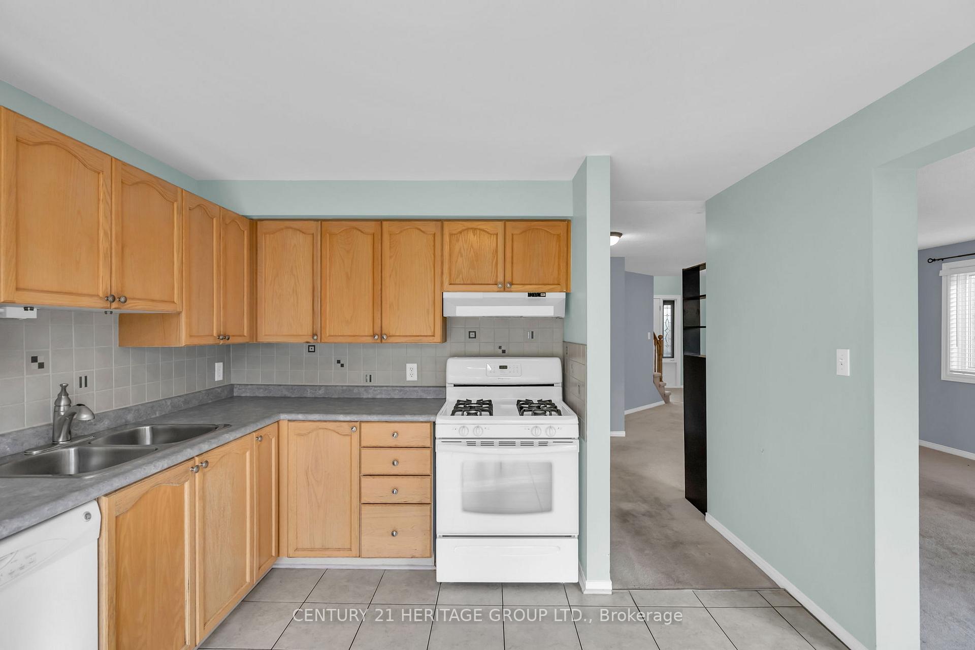 Photo 14 of 10 Clute Crescent, Barrie, Holly — HOMEH