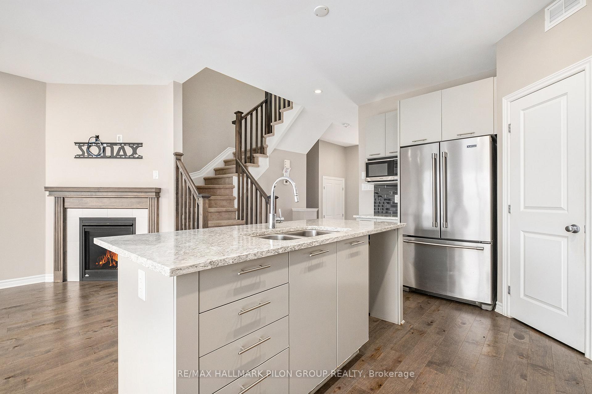 Photo 4 of 262 Brambling Way, Ottawa, Barrhaven - Half Moon Bay — HOMEH