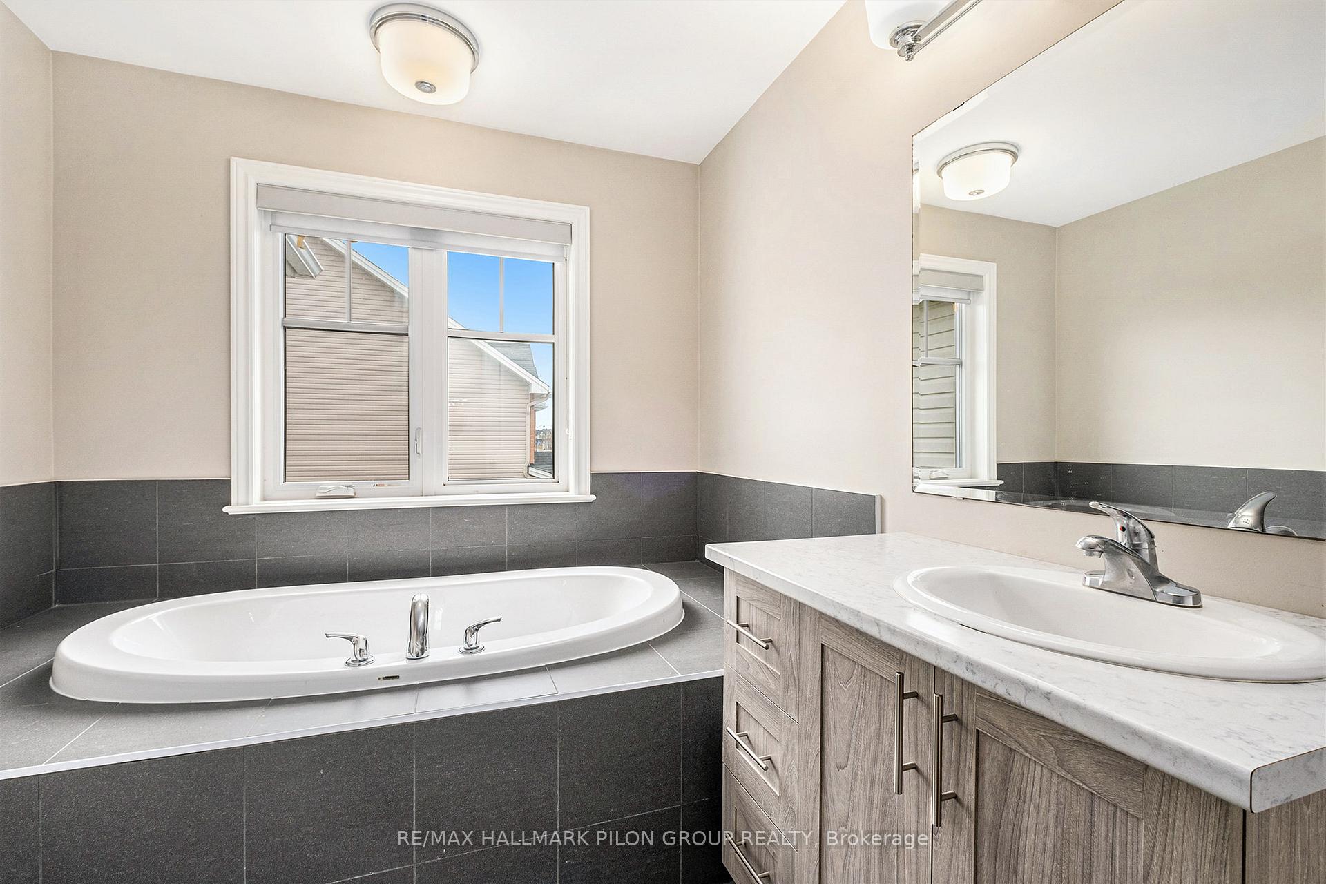 Photo 11 of 262 Brambling Way, Ottawa, Barrhaven - Half Moon Bay — HOMEH