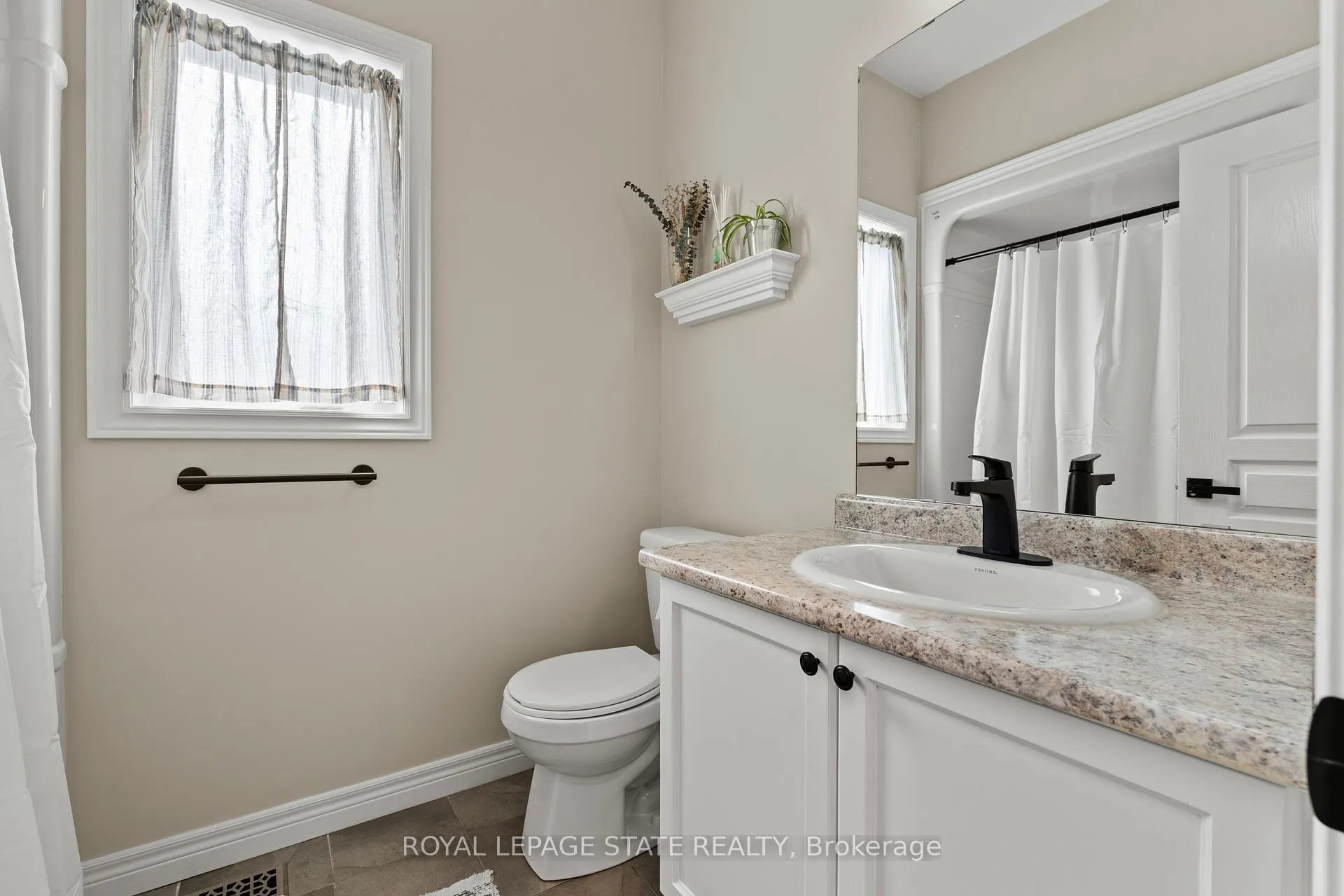 Photo 10 of 35 Islandview Way, Hamilton, Winona Park — HOMEH