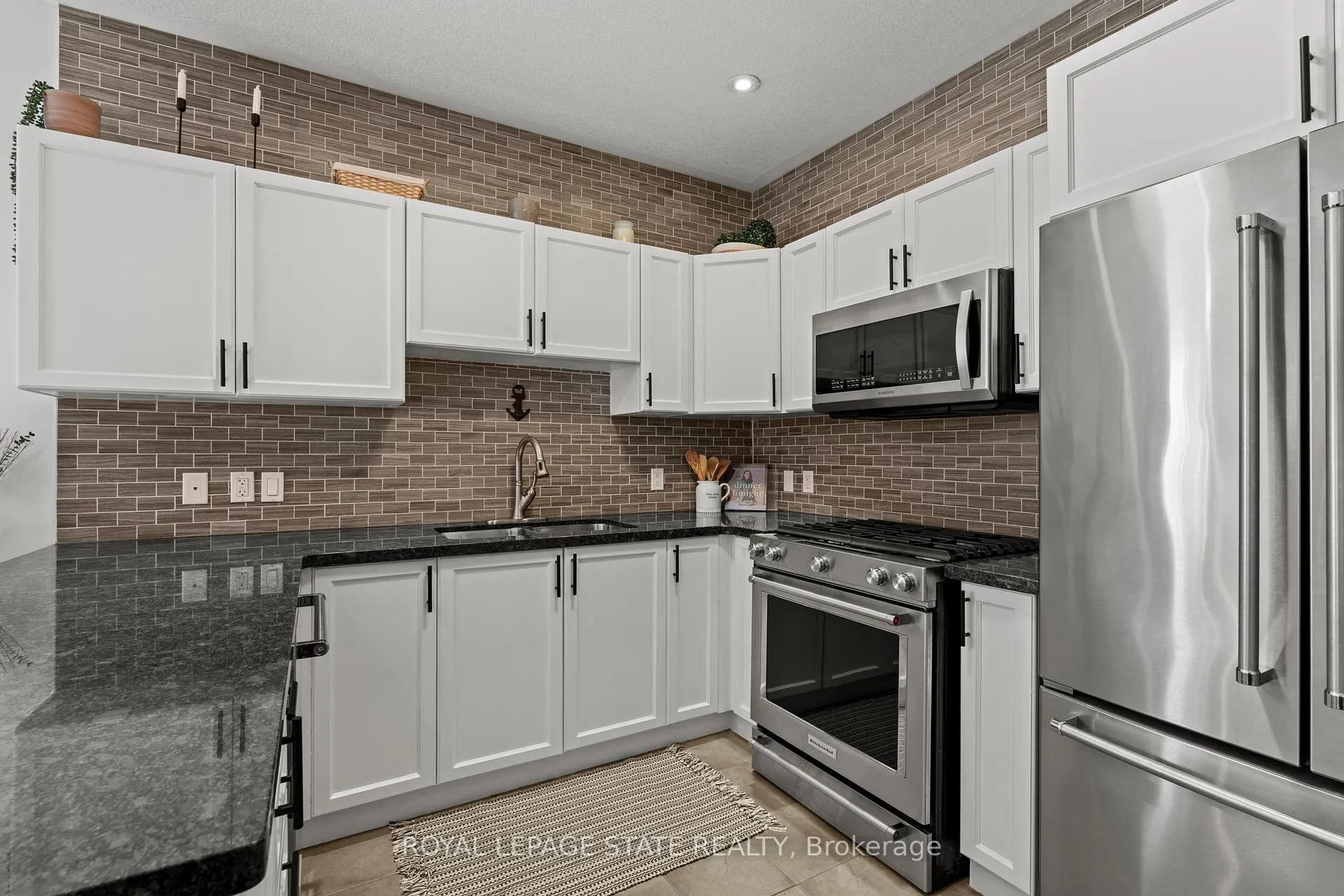 Photo 13 of 35 Islandview Way, Hamilton, Winona Park — HOMEH