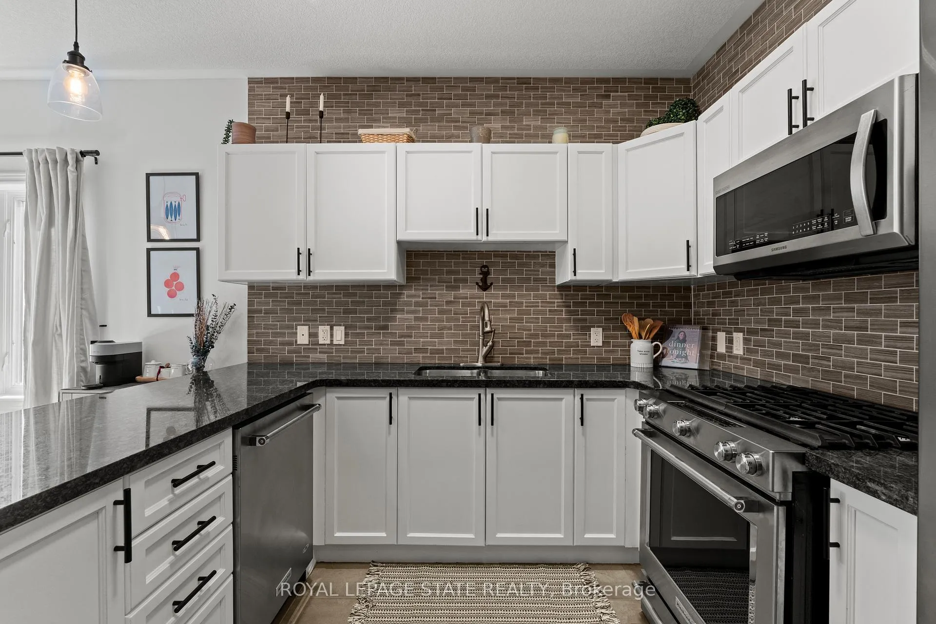 Photo 14 of 35 Islandview Way, Hamilton, Winona Park — HOMEH