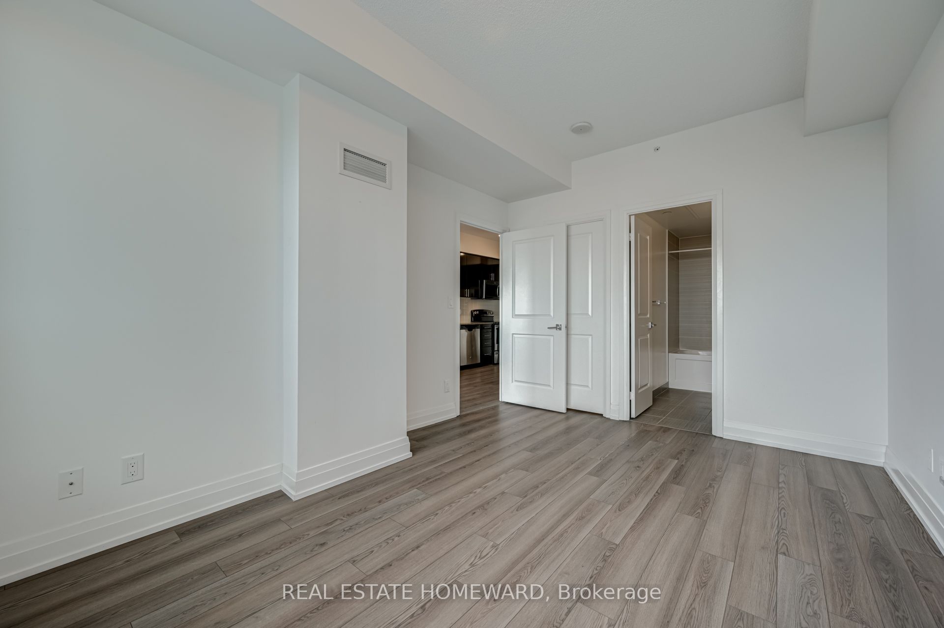 Photo 52 of Unit 402, 7165 Yonge Street, Markham, Thornhill — HOMEH