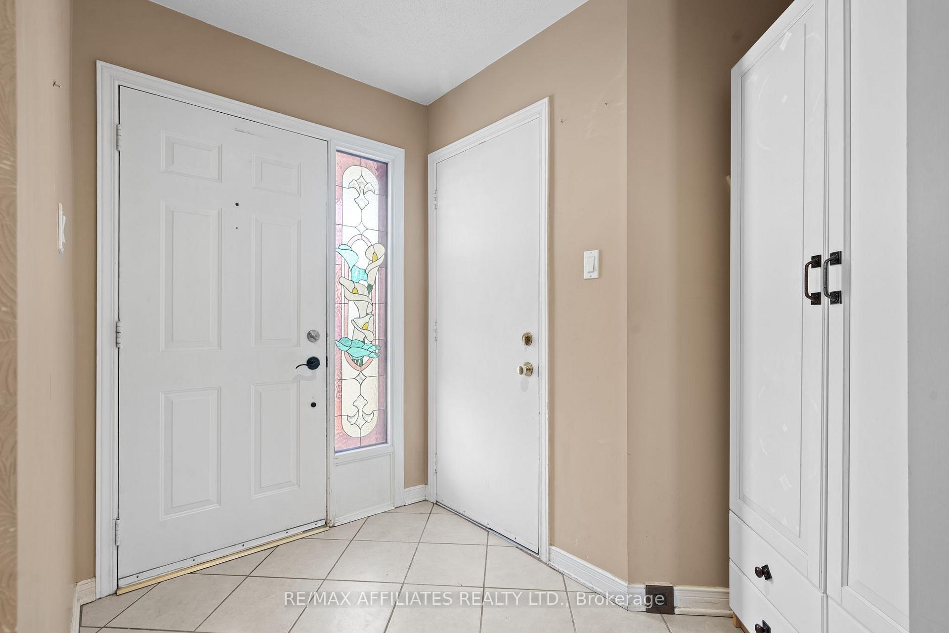 Photo 3 of 49 Markland Crescent, Ottawa, Barrhaven East — HOMEH