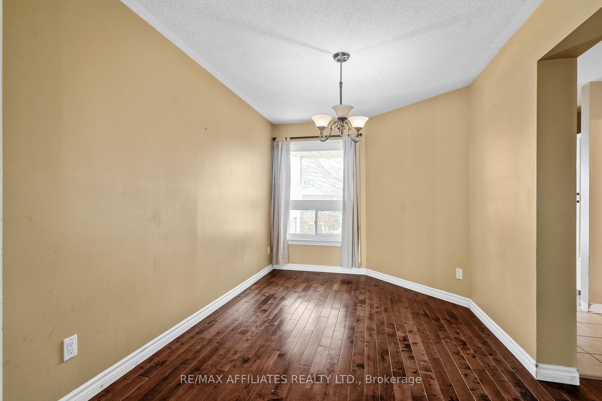 Photo 5 of 49 Markland Crescent, Ottawa, Barrhaven East — HOMEH