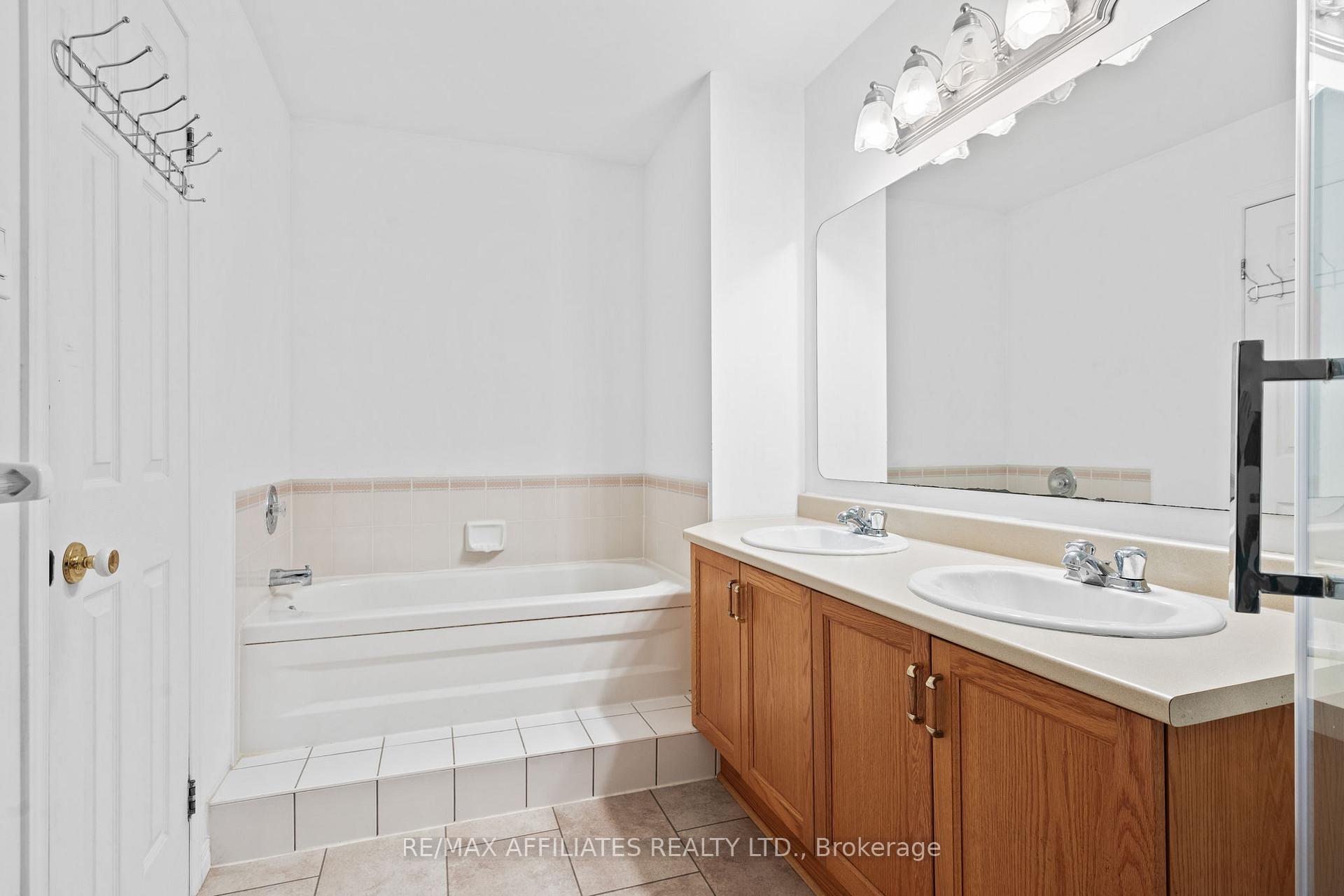 Photo 15 of 49 Markland Crescent, Ottawa, Barrhaven East — HOMEH