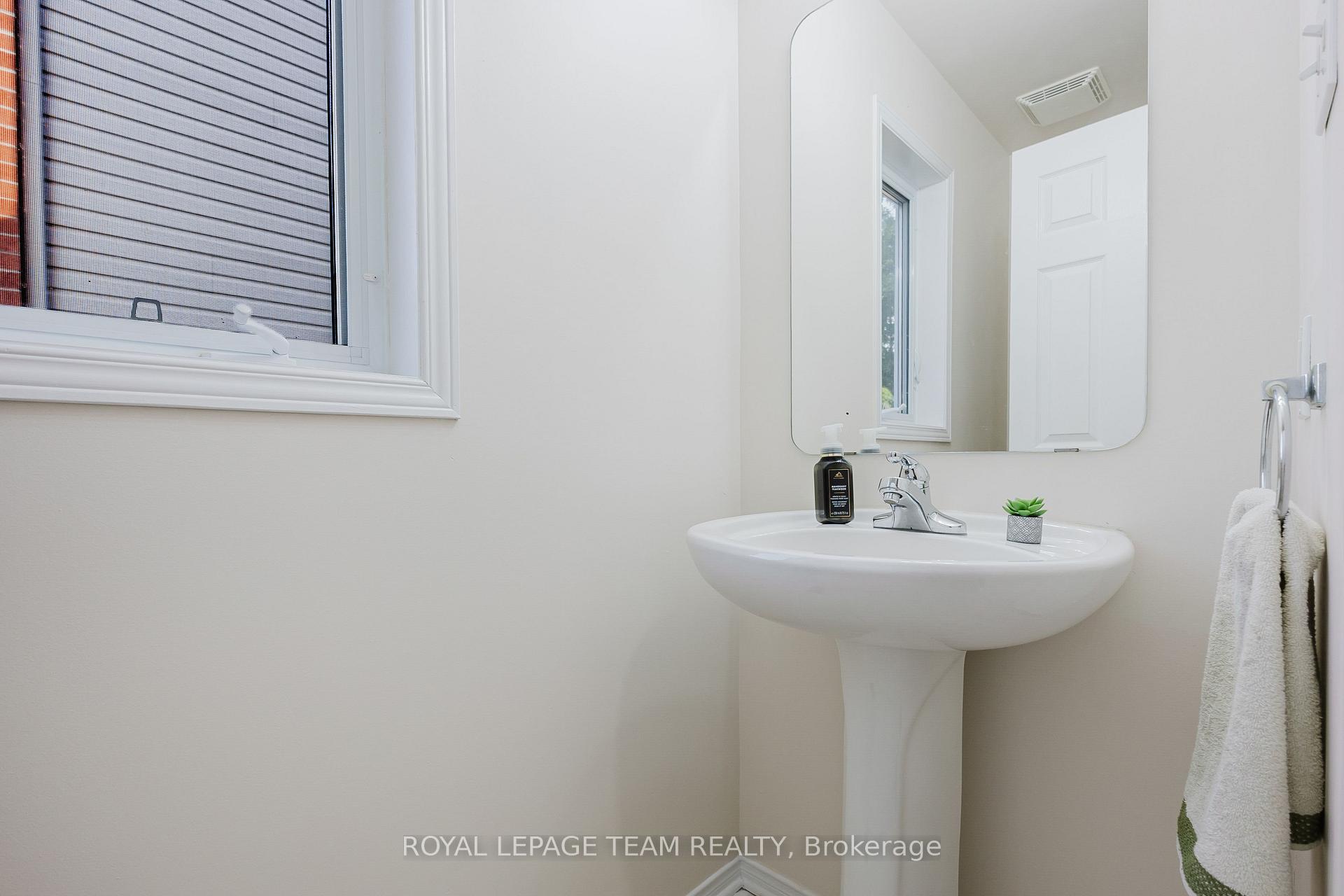 Photo 4 of 11 Villandry Street, Ottawa, Barrhaven East — HOMEH