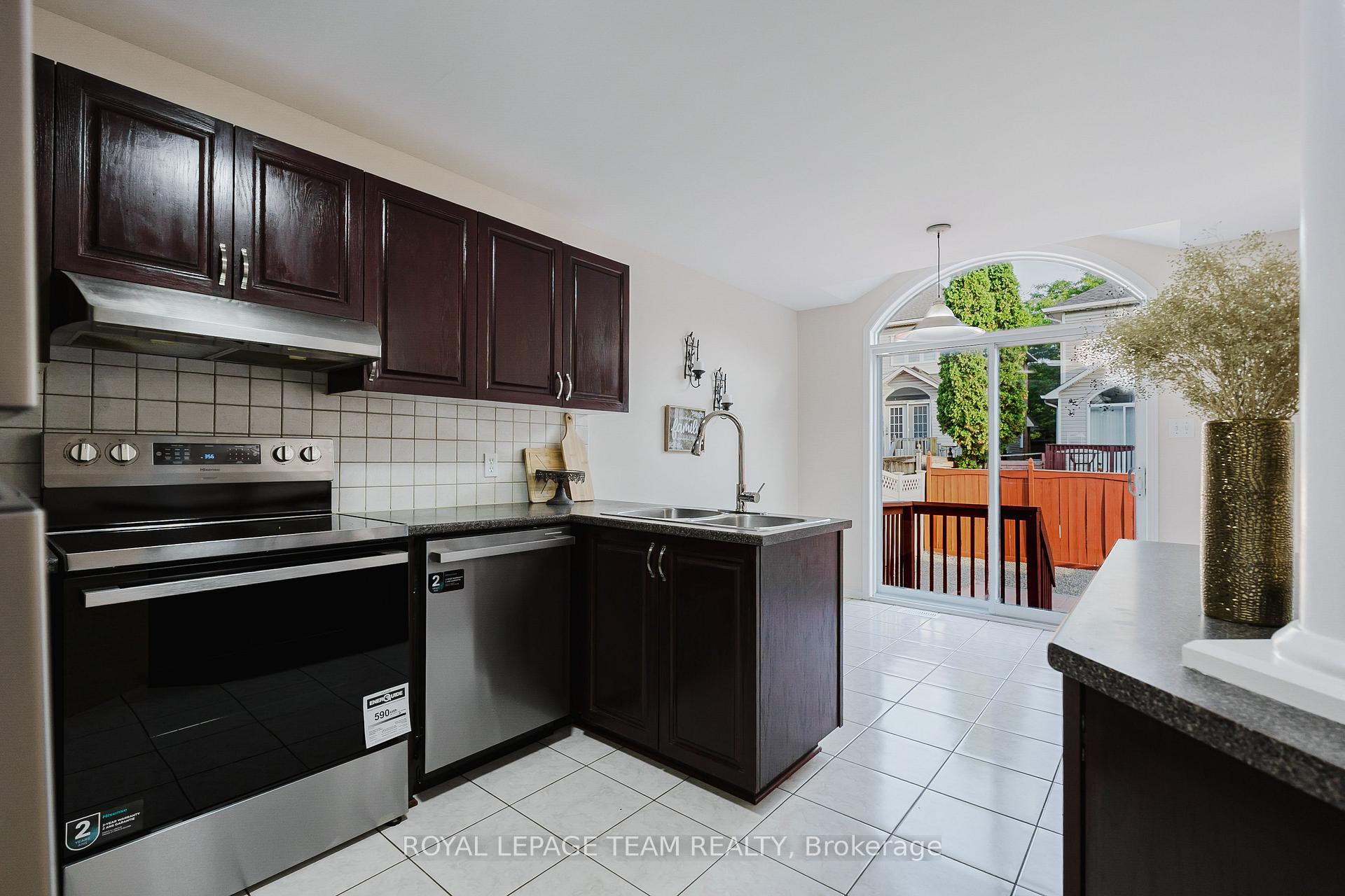 Photo 10 of 11 Villandry Street, Ottawa, Barrhaven East — HOMEH
