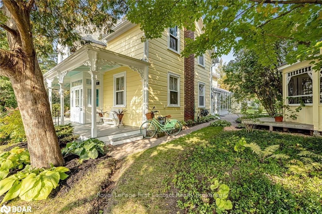 Photo 2 of 230 Kempenfelt Drive, Barrie, North Shore — HOMEH