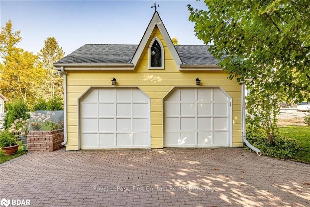 Photo 3 of 230 Kempenfelt Drive, Barrie, North Shore — HOMEH