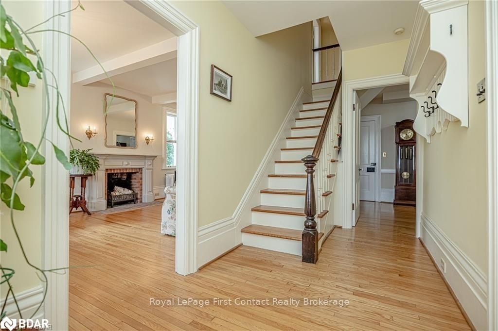 Photo 6 of 230 Kempenfelt Drive, Barrie, North Shore — HOMEH